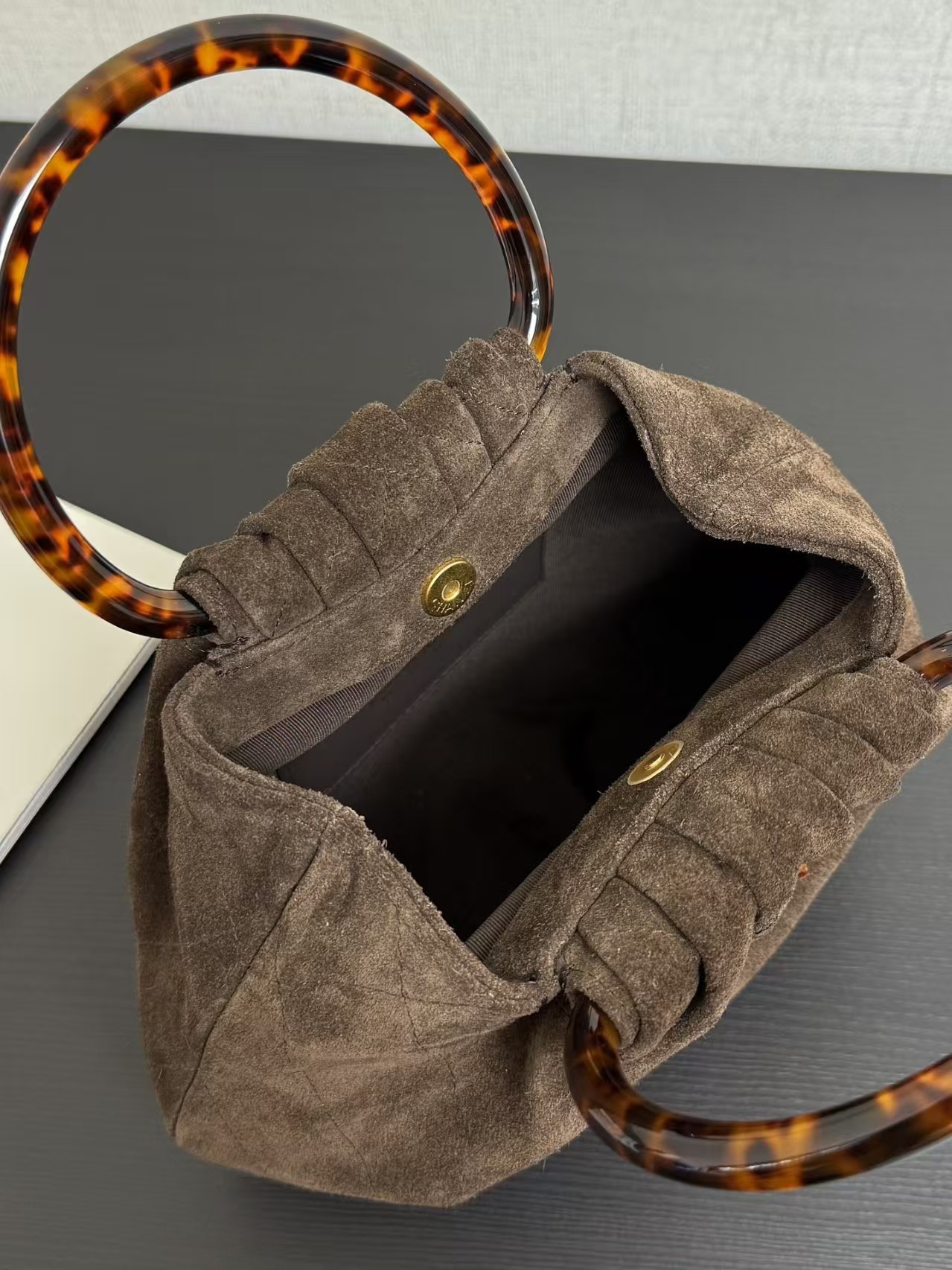 Ch*el pouch 16x26(included handle height)x4.5cm