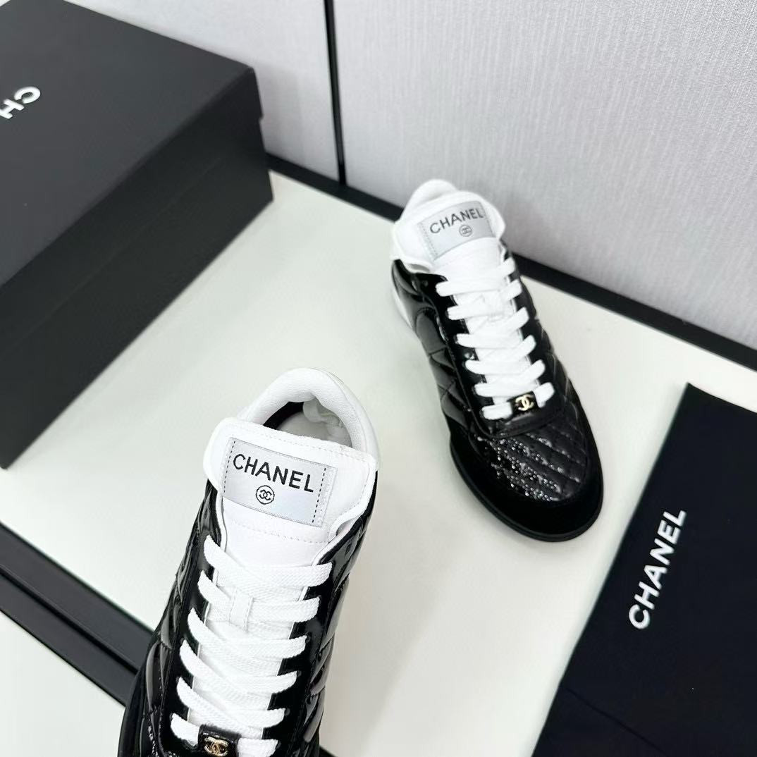 UA Ch*el SNEAKER