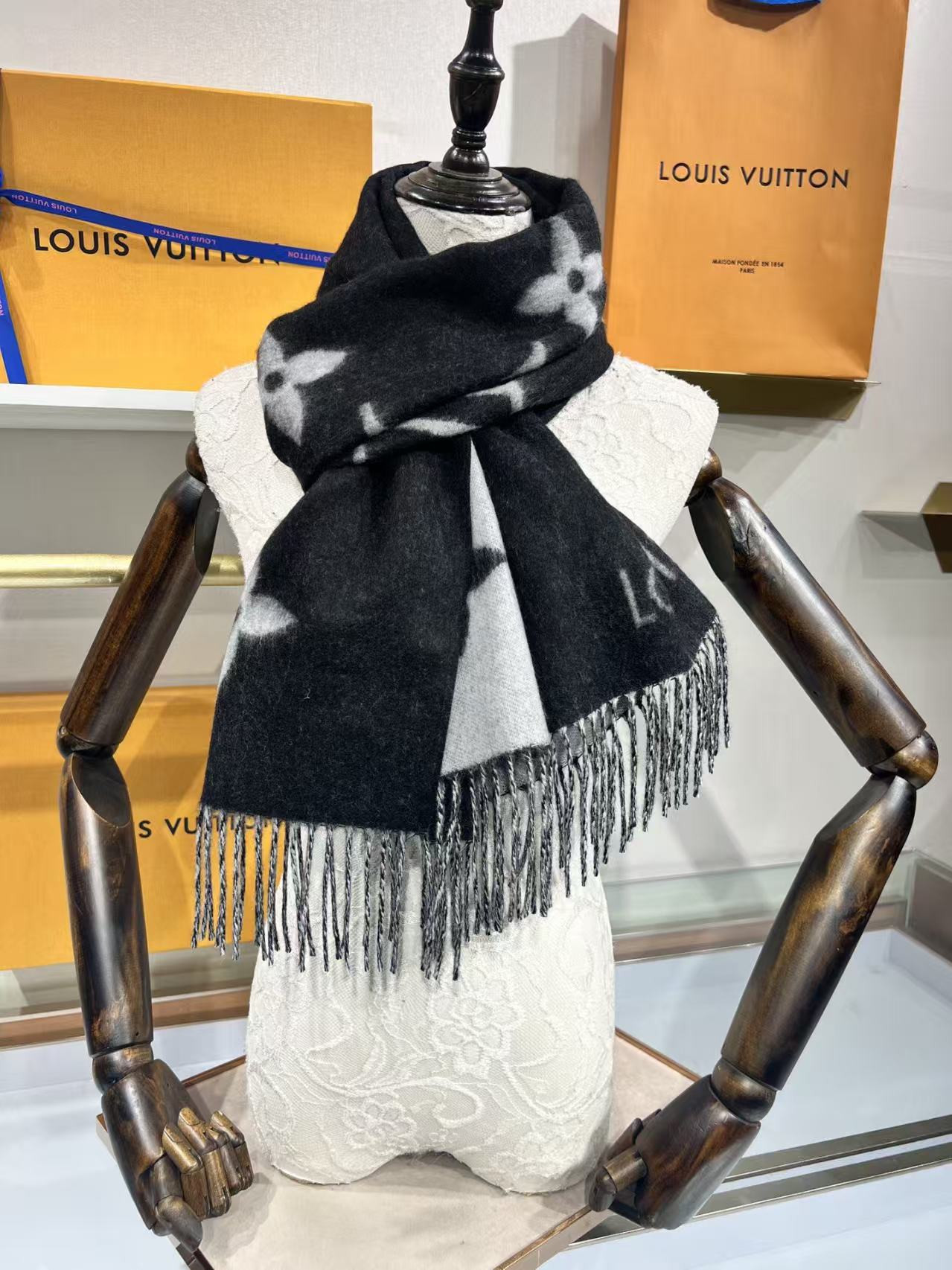 l0*is V*t0n reykjavik scarf