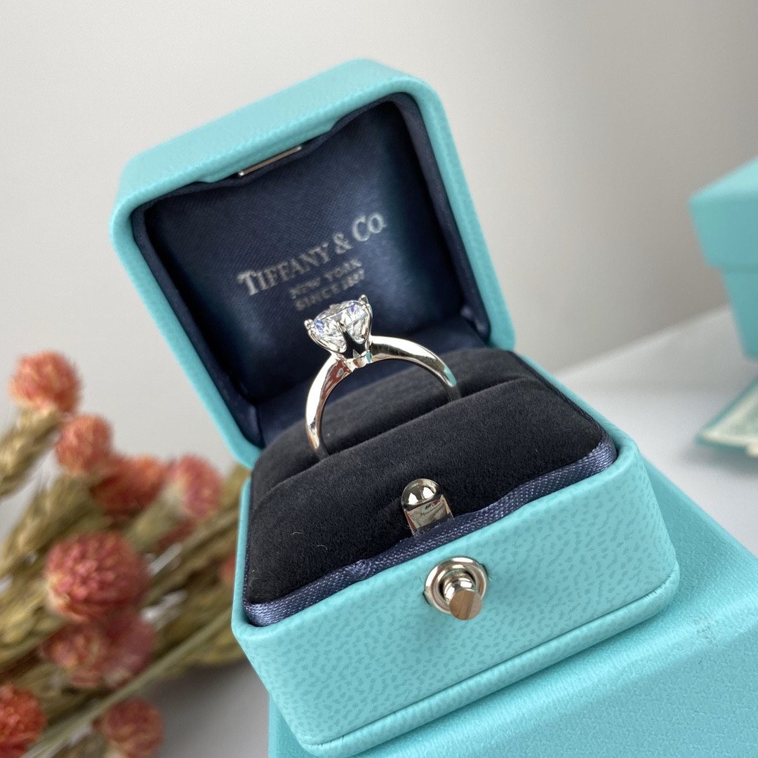 T*f*ny & Co. Six-Prong Ring High-Carbon Diamond Ag925