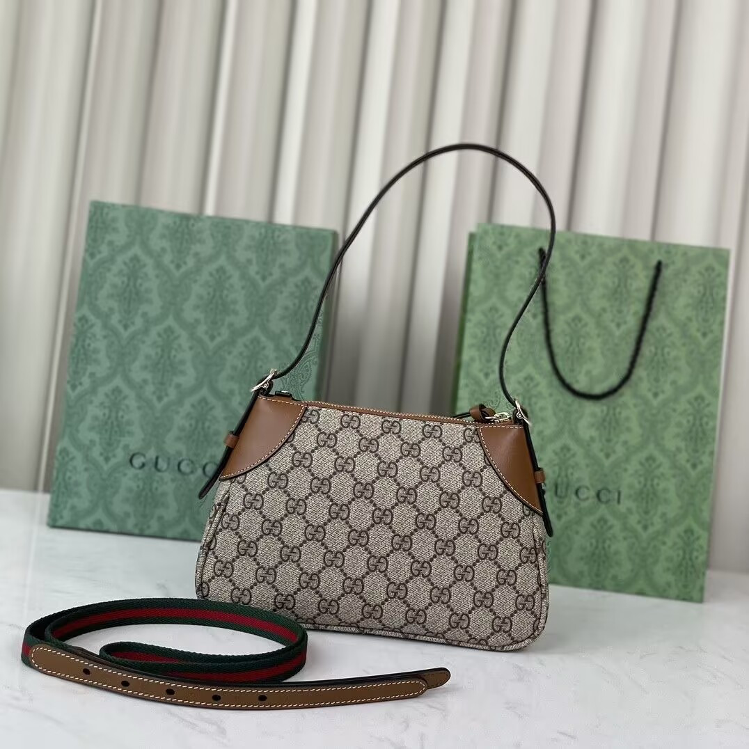G*u*i GG Emblem Shoulder Bag 24.5x16x16cm