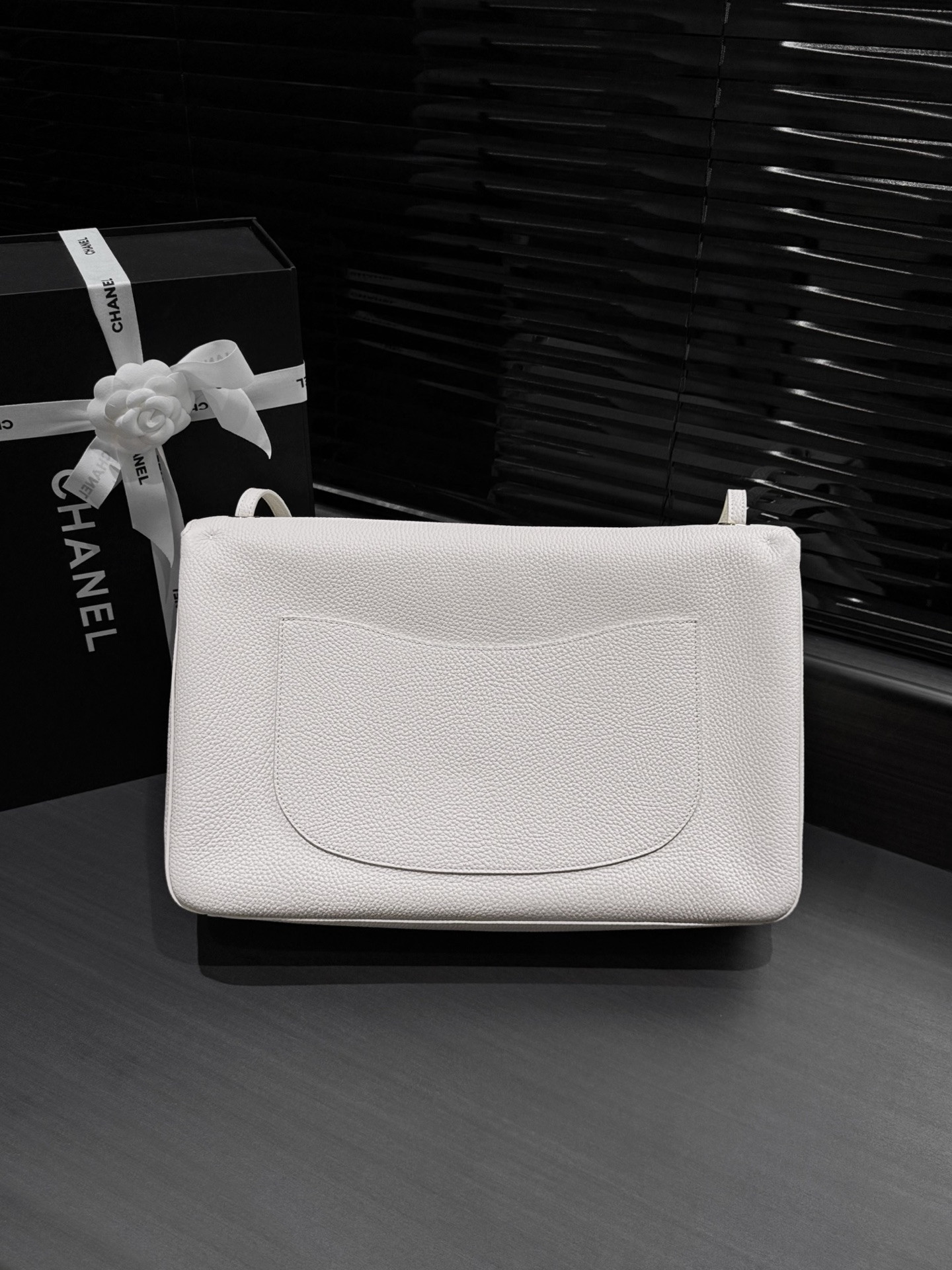 Ch*el maxi flap bag in white with gold-tone hardware as6233 26x38.5x11cm