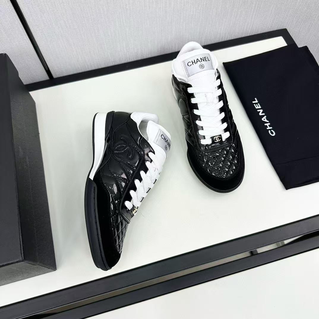 UA Ch*el SNEAKER