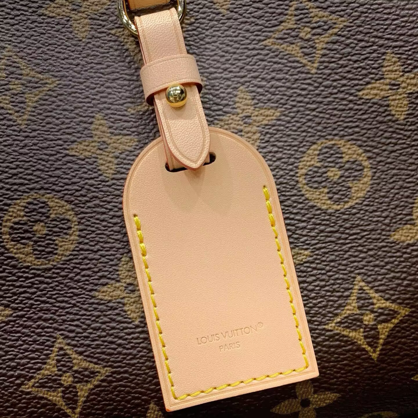 LV Tag Me Pouch M26787 24.5x17x4.5cm