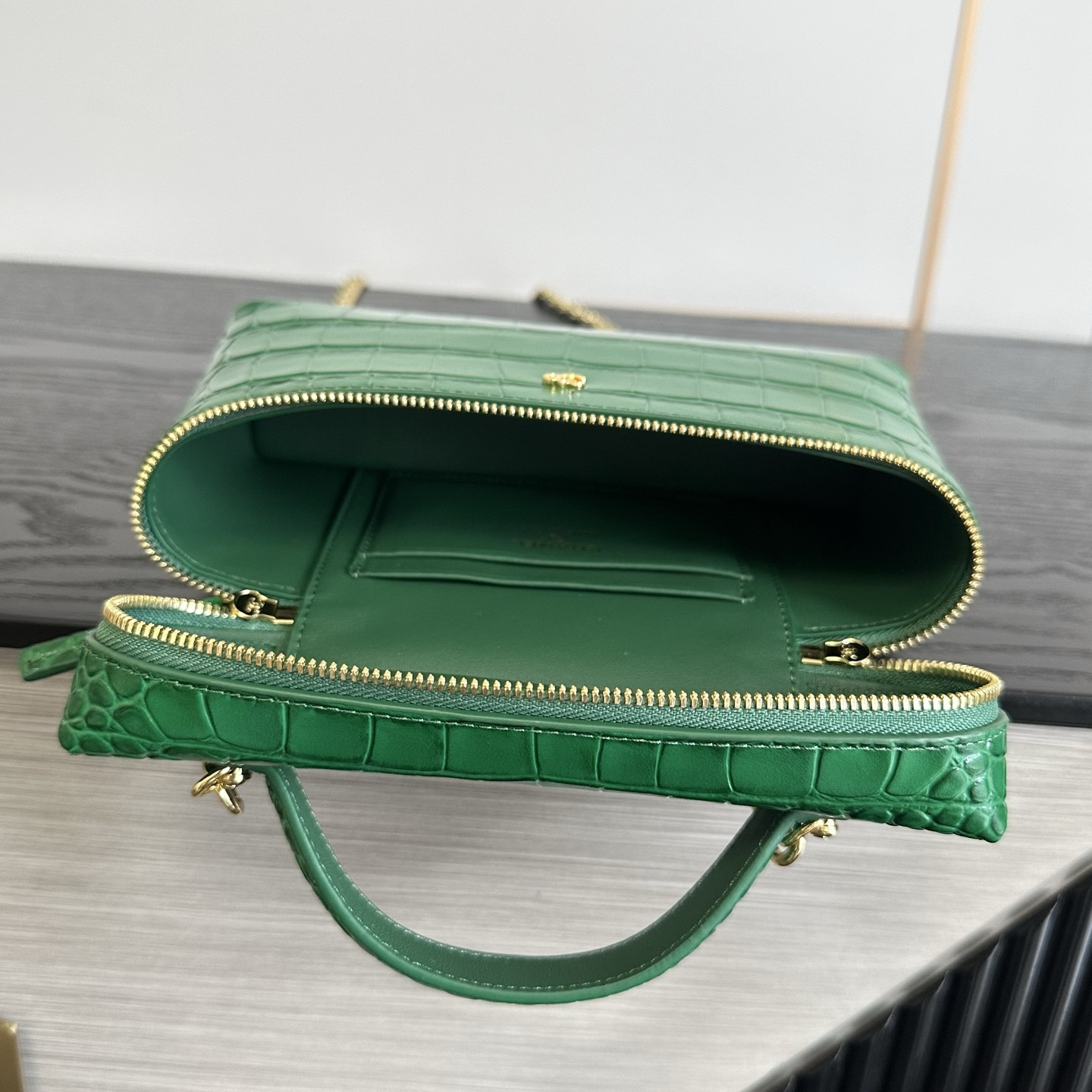 Ch*el vanity with chain 17x19.5x5cm
