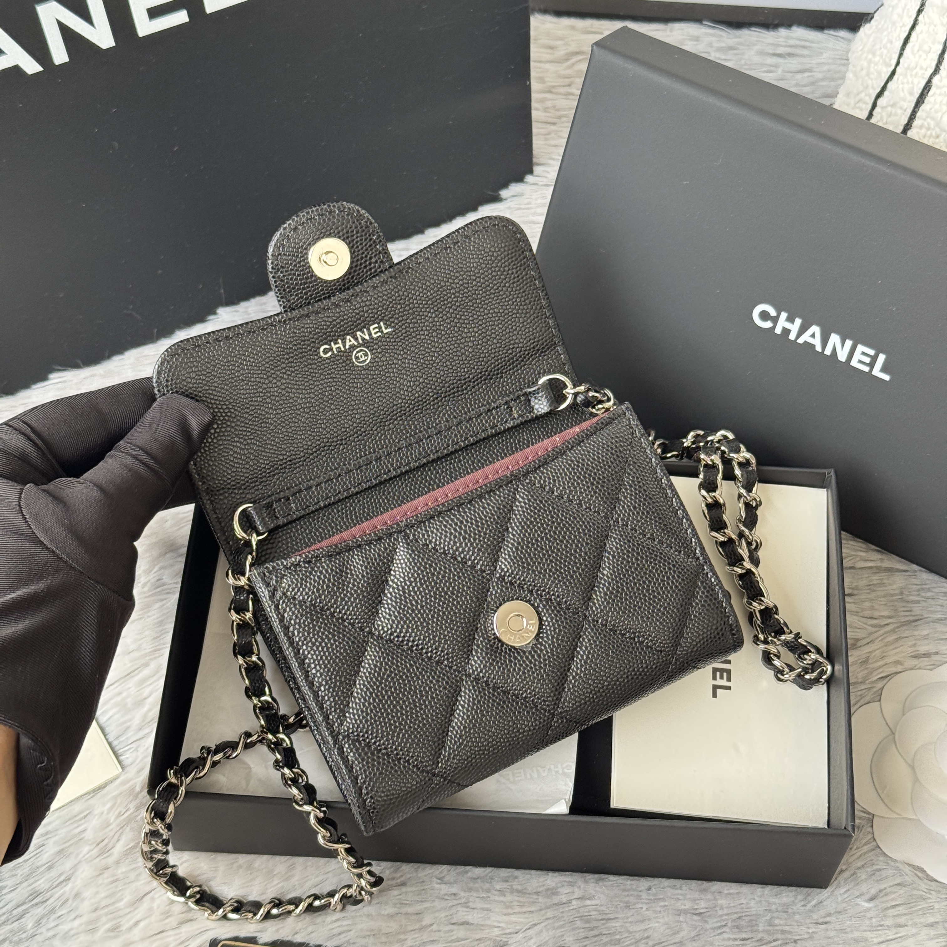 Ch*el wallet on chain 8.5x12.5x2.5cm