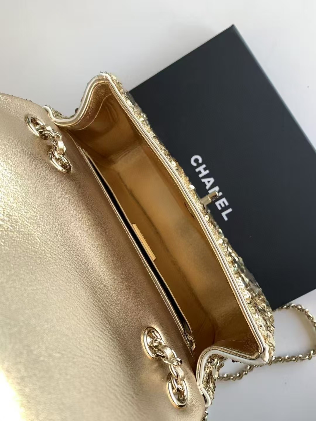 Ch*el CRUISE 25C FLAP BAG 14x21x8cm