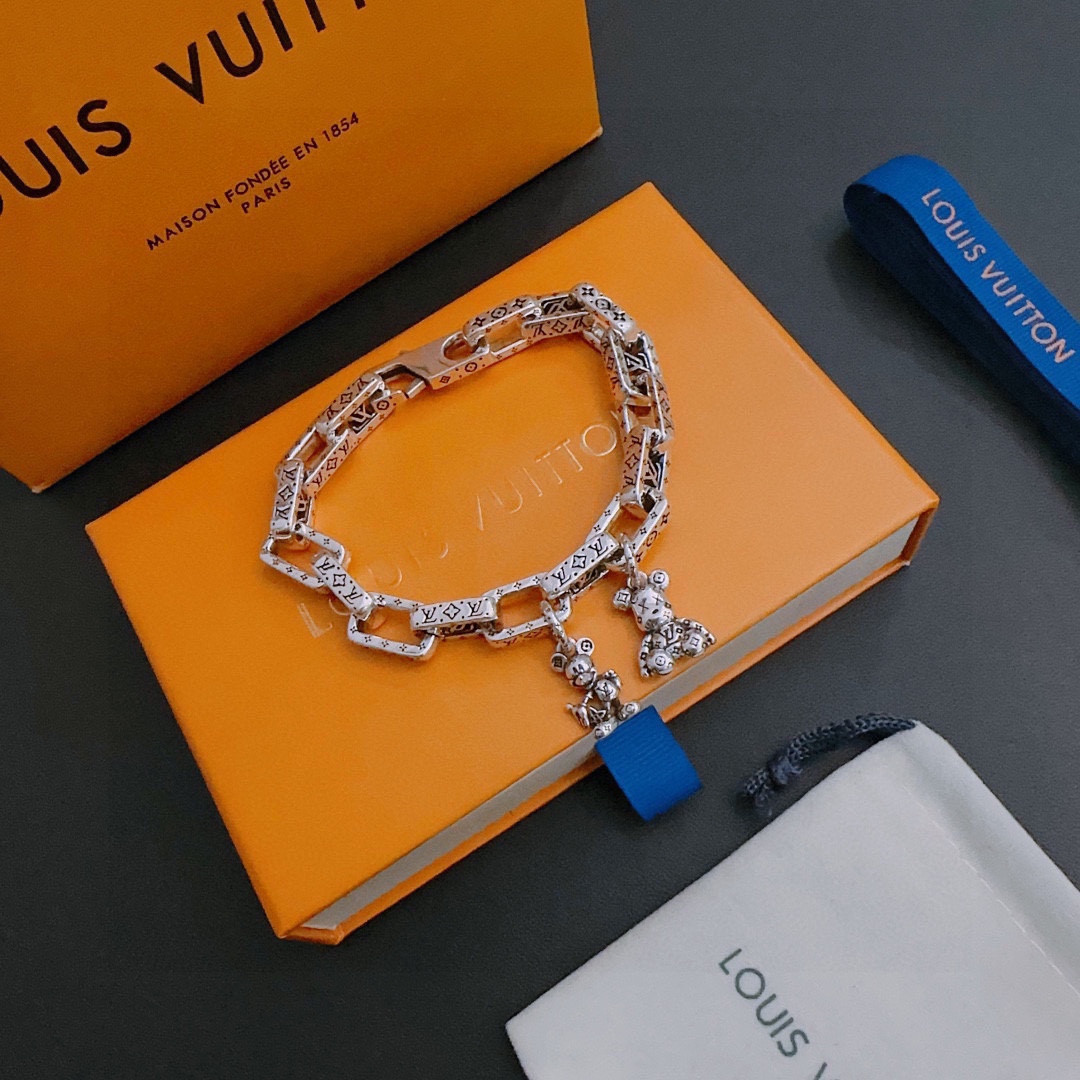 L0*is V*t0n Bracelet