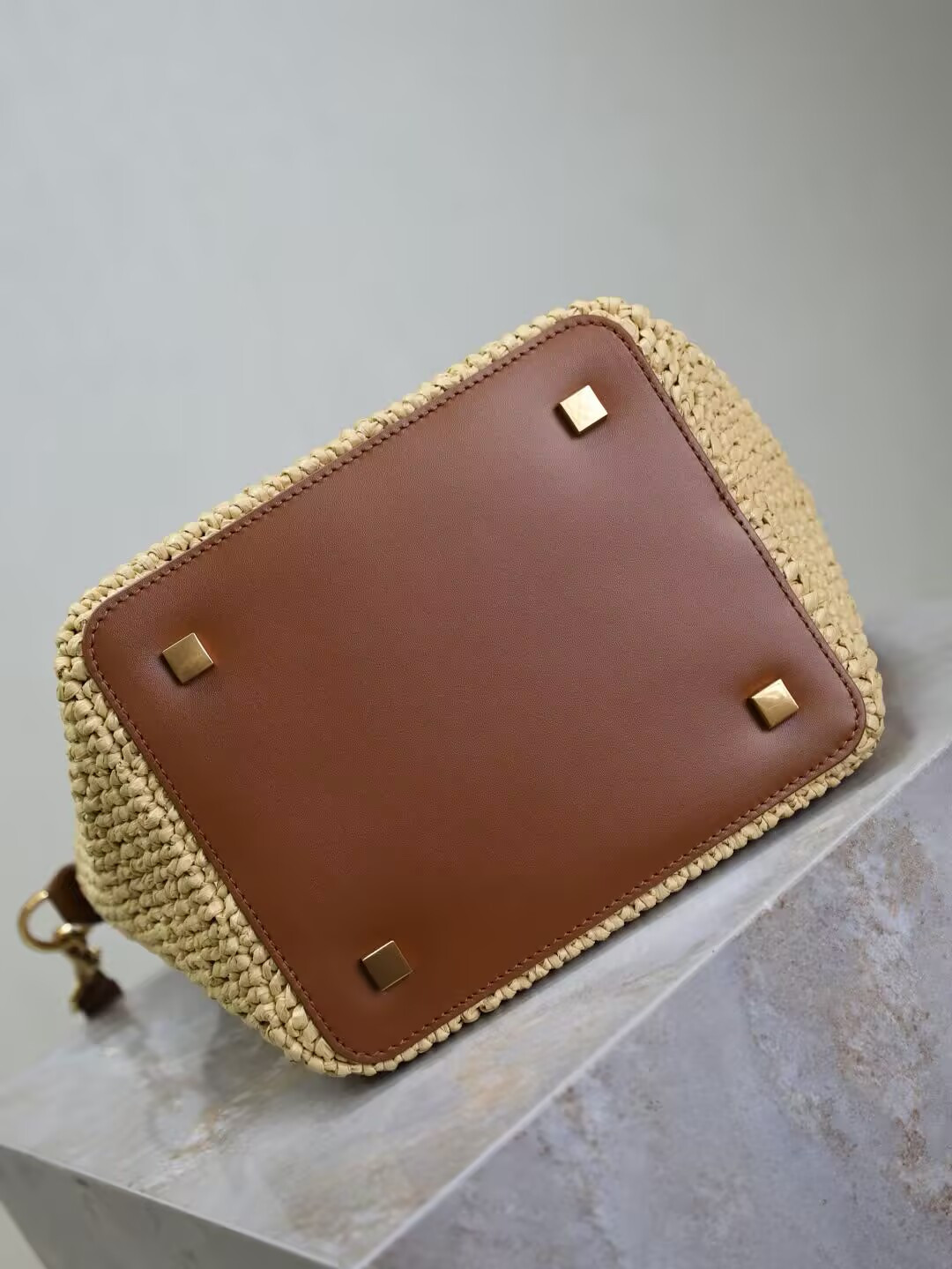 Y*L le 37 (raffia) 17x20x13cm