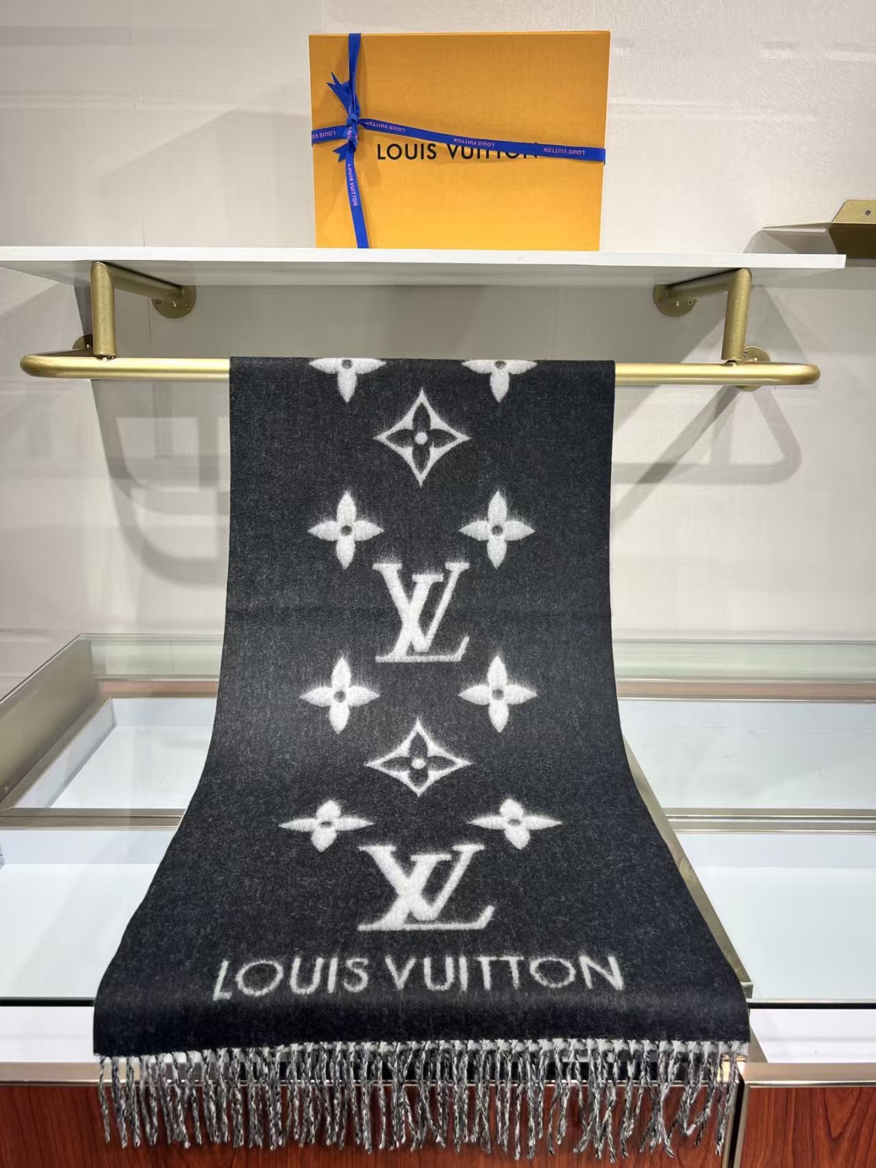 l0*is V*t0n reykjavik scarf
