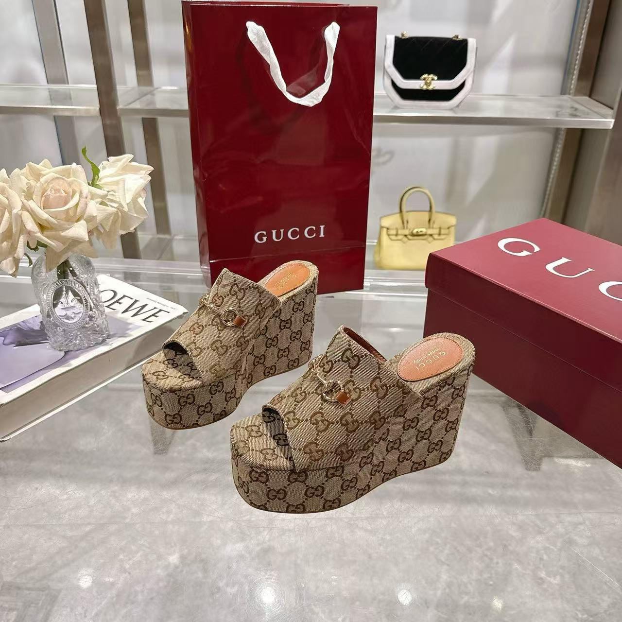 UA G*u*i Women
