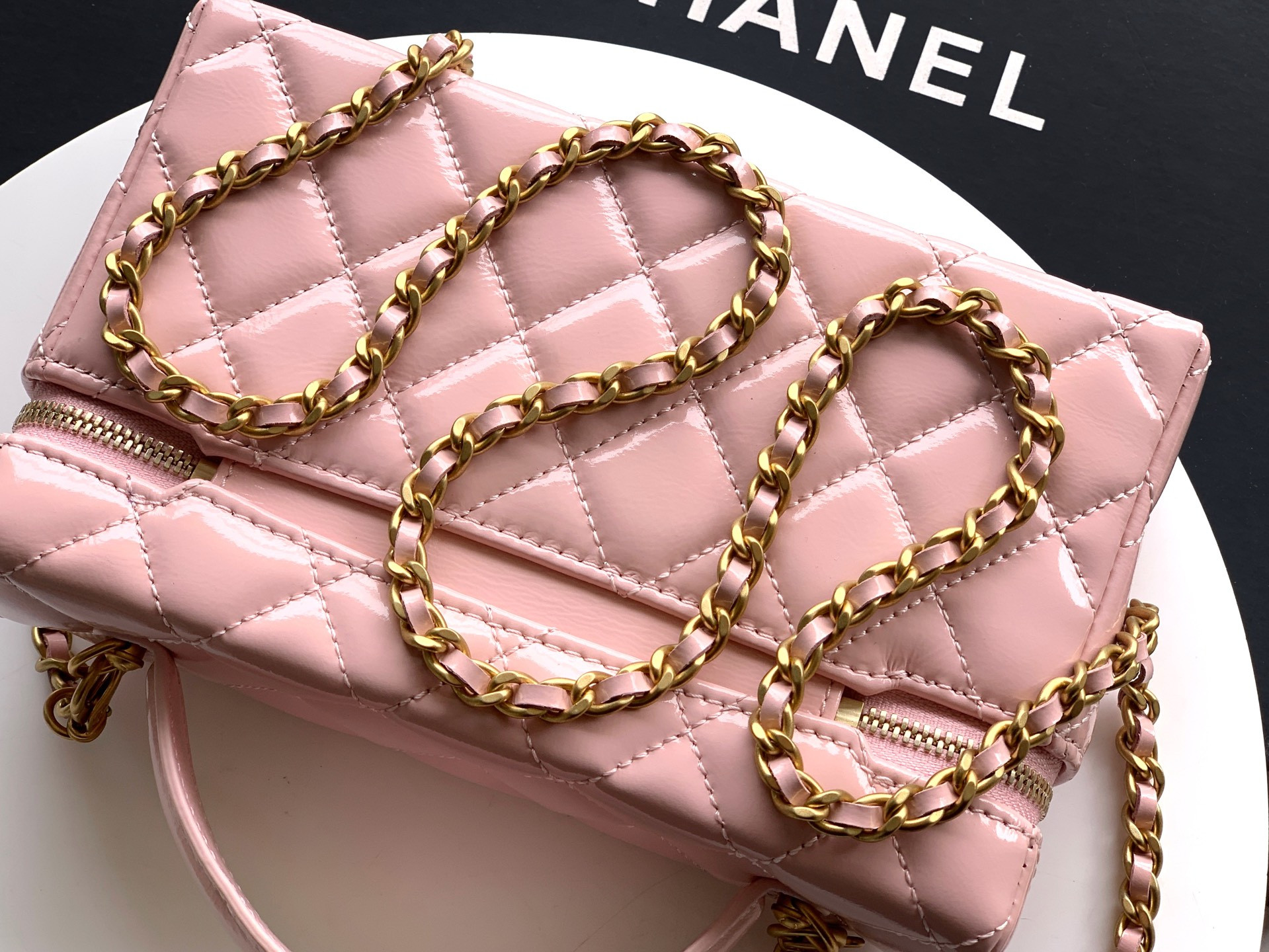 Ch*el vanity with chain 17x19x5cm
