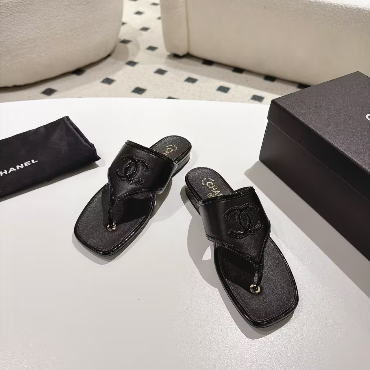 ua Ch*el thong sandals