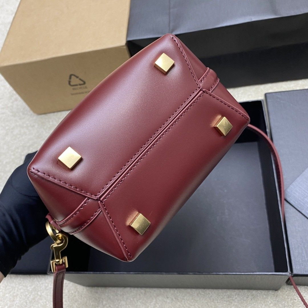 Y*L LE 37 Mini (Shiny Leather) 15x13x6cm
