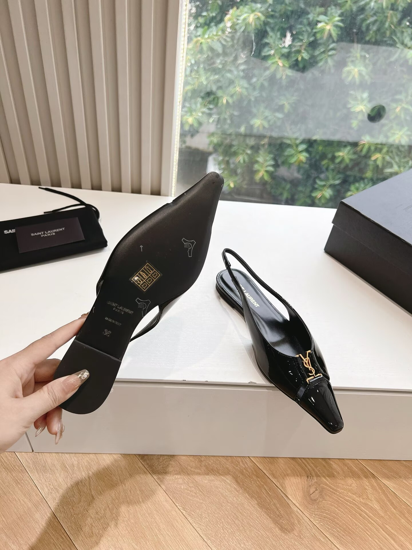 ua y*l Sa**t Lau*nt slingback