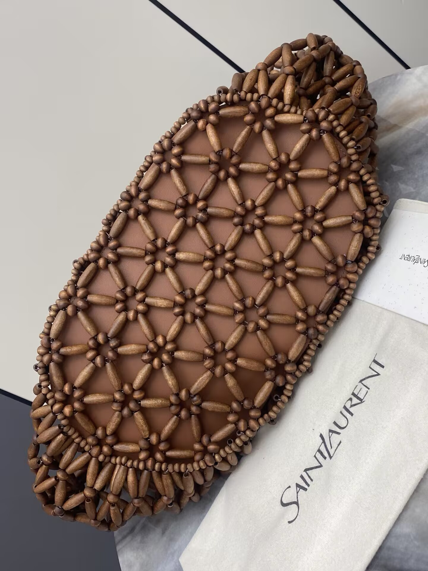 Y*L icare medium in wood beads 31-46x28x16cm