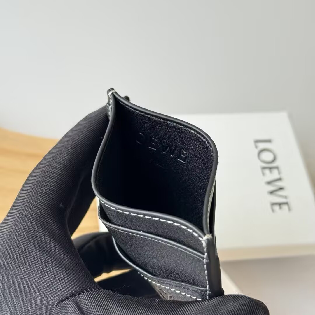 L0ew* puzzle cardholder