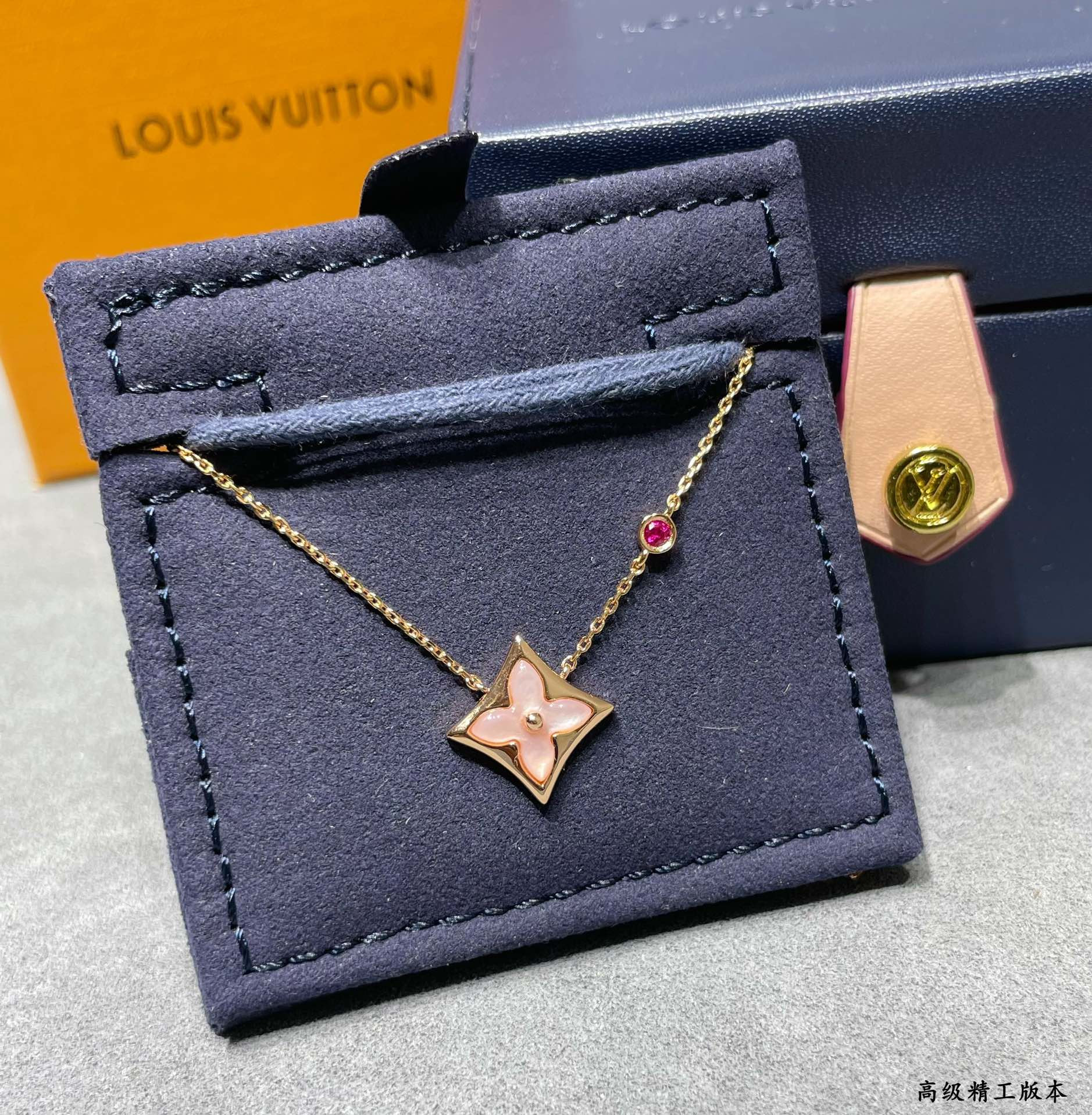L0*is V*t0n Square Pink Diamond pink shell Necklace
