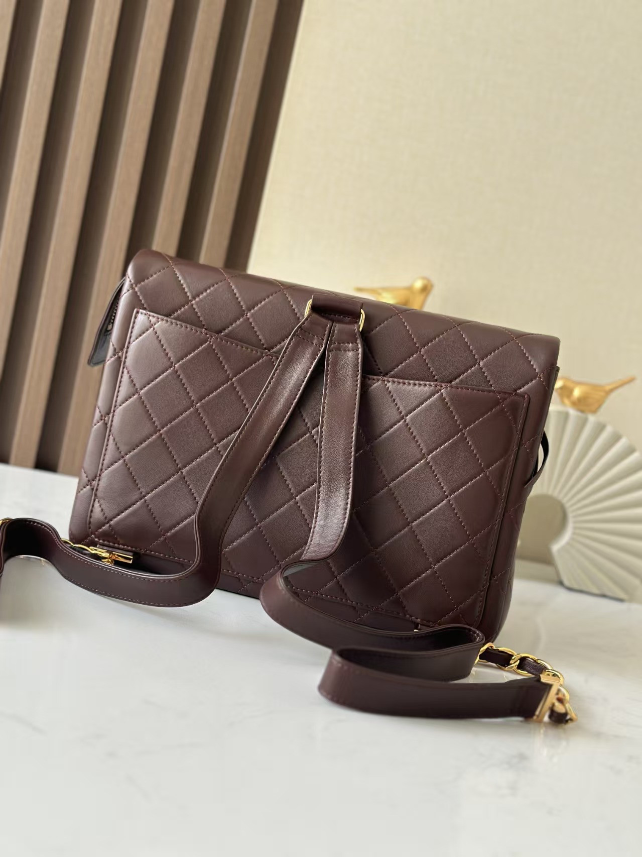Ch*el flap backpack 30x21x8cm