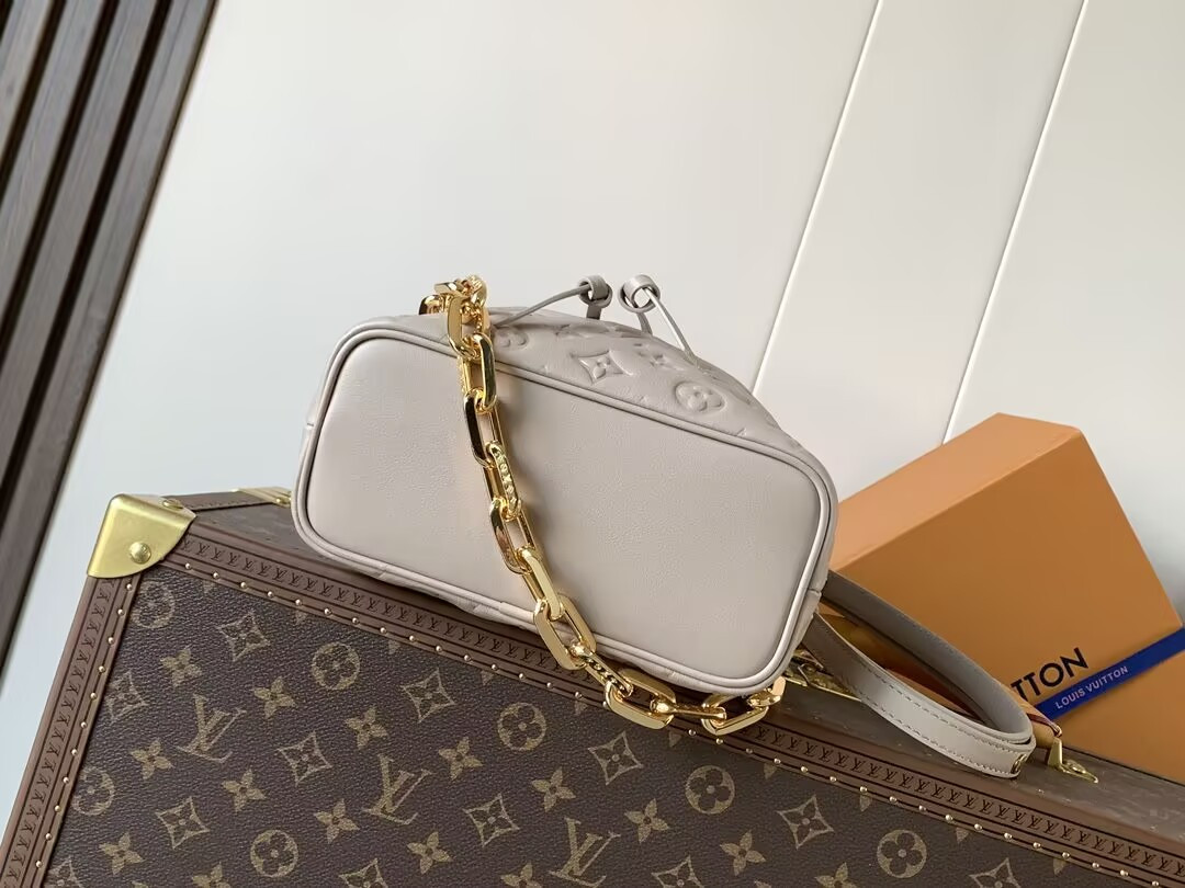 LV Coussin Bucket M26530 20x10x20cm