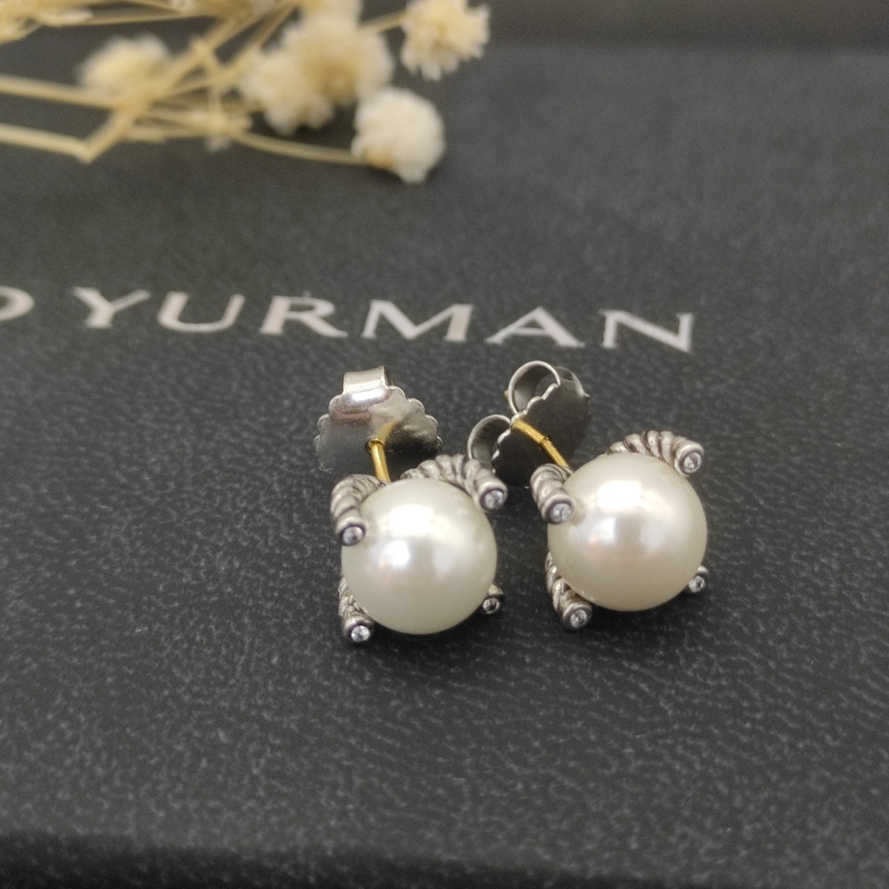dau1d Yvrm*n four claw peal earrings
