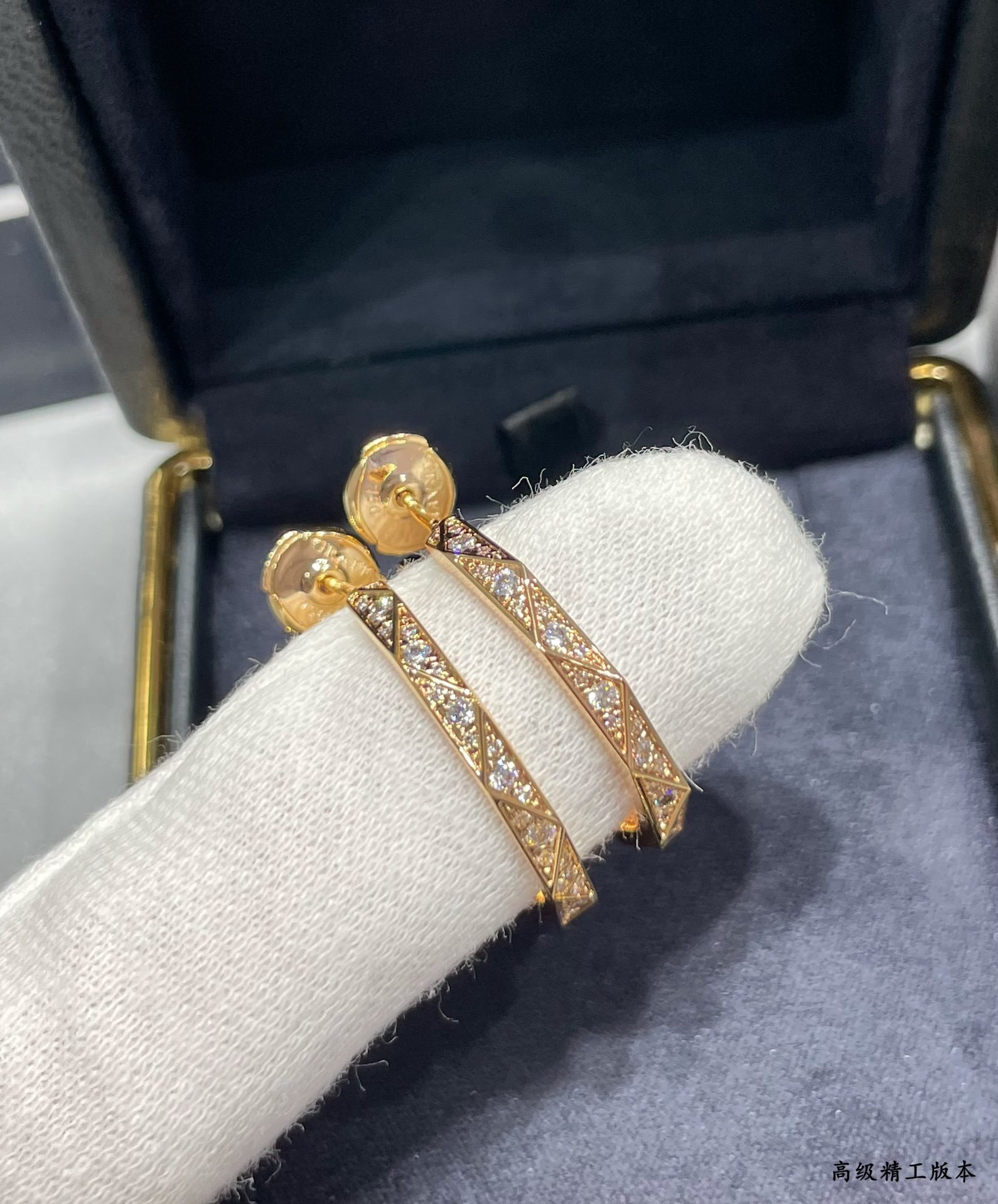 Gr*ff di*m*nd-encrusted rhombus earrings