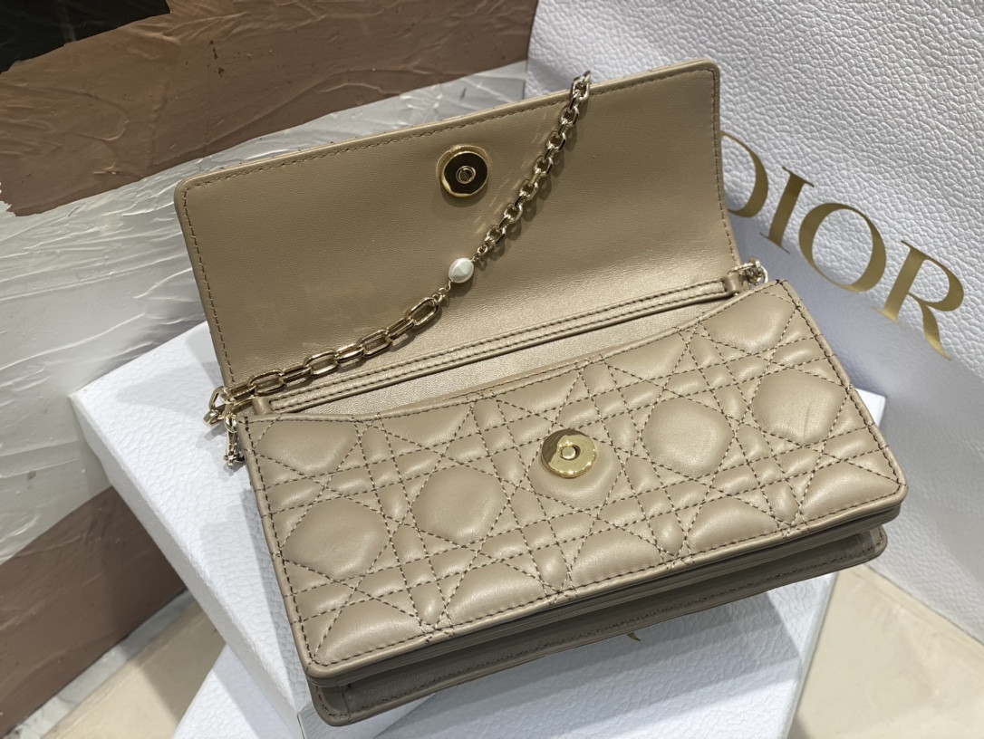 MISS D*0r Mini Handbag Beige Cannage Woven Pattern Lambskin S0980ONMJ_M52U 21 x 11.5 x 4.5 cm