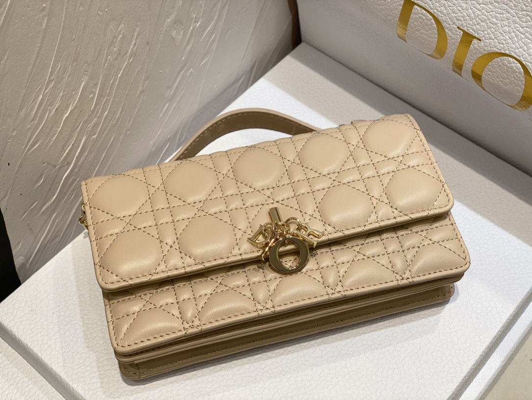MISS D*0r Mini Handbag Beige Cannage Woven Pattern Lambskin S0980ONMJ-M116 21 x 11.5 x 4.5 cm