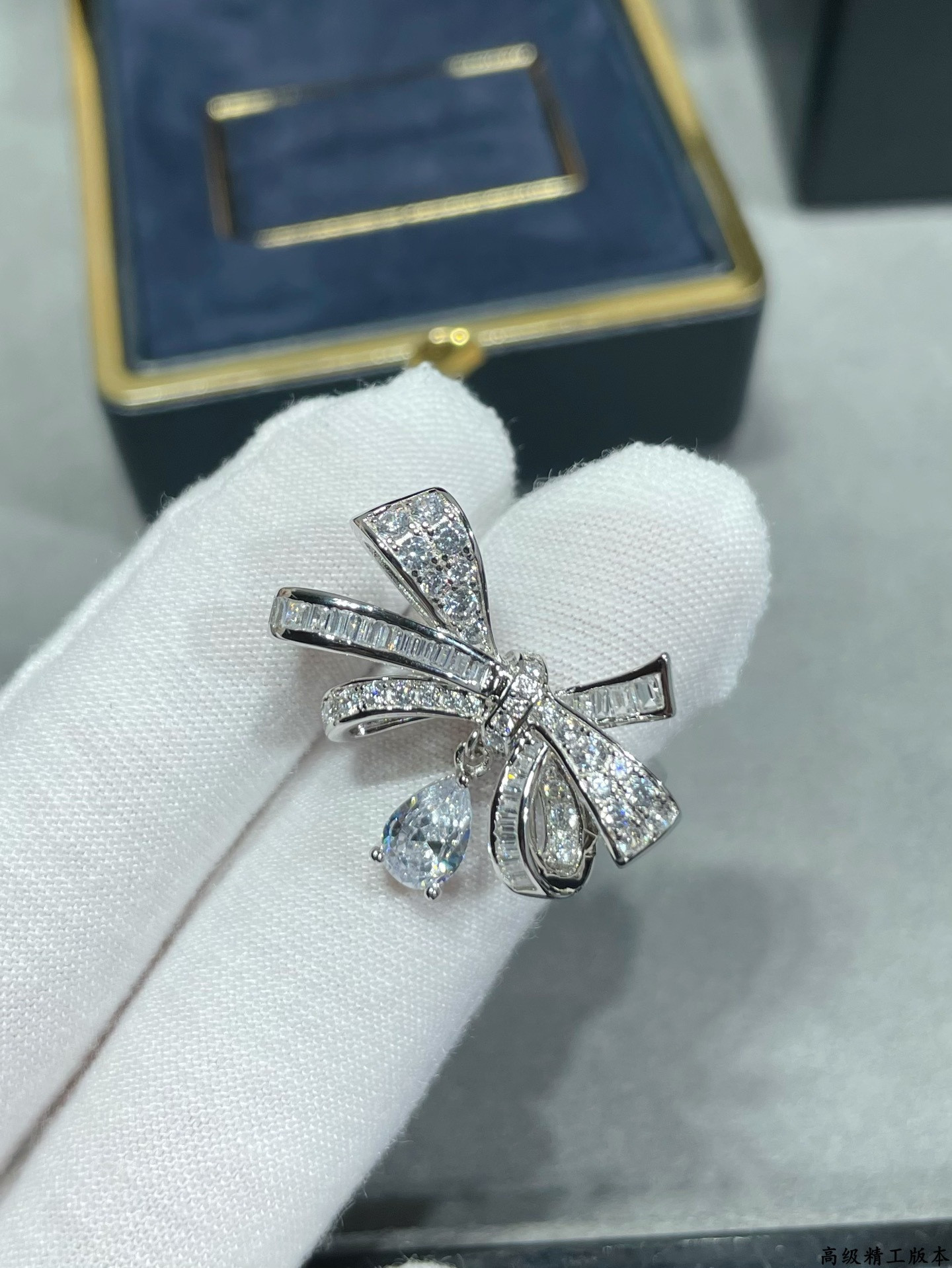 Gr*ff bowknot ring with rhinestones ag925
