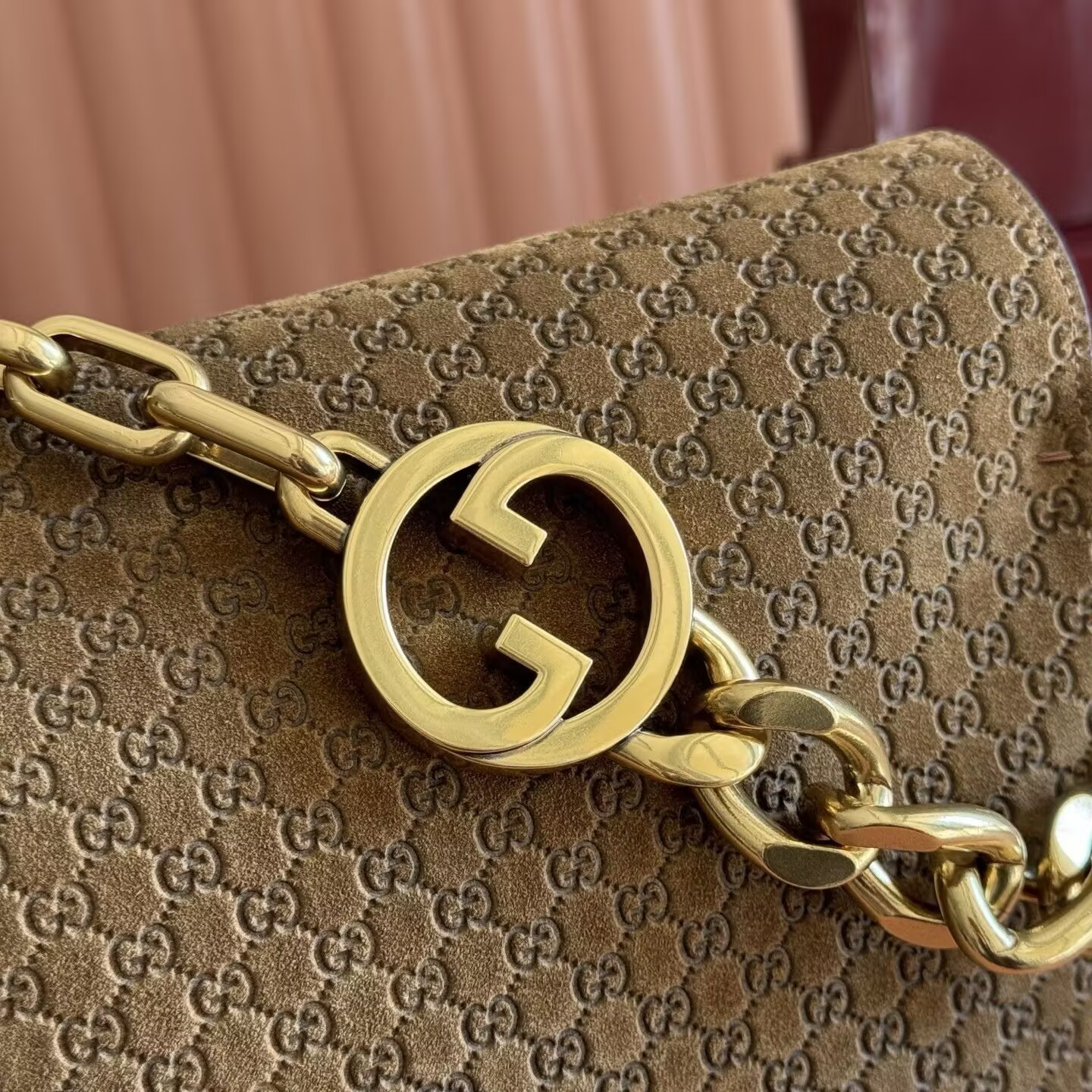 G*u*i large shoulder bag with chain 36x19.5x9.5cm