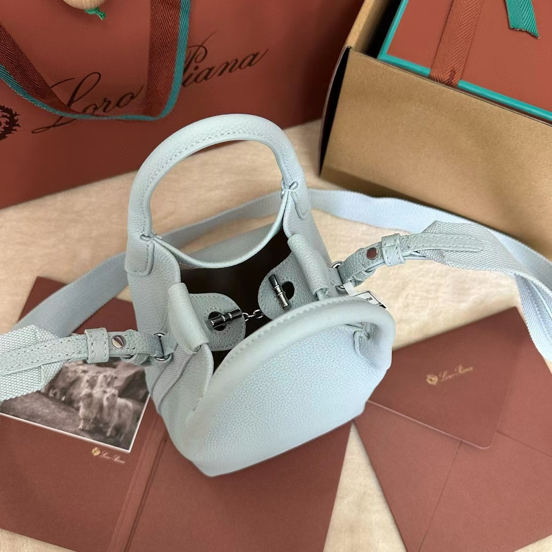 L**o p*ana Small Bale Bag Grained Calfskin 17 x 17 x 21 cm
