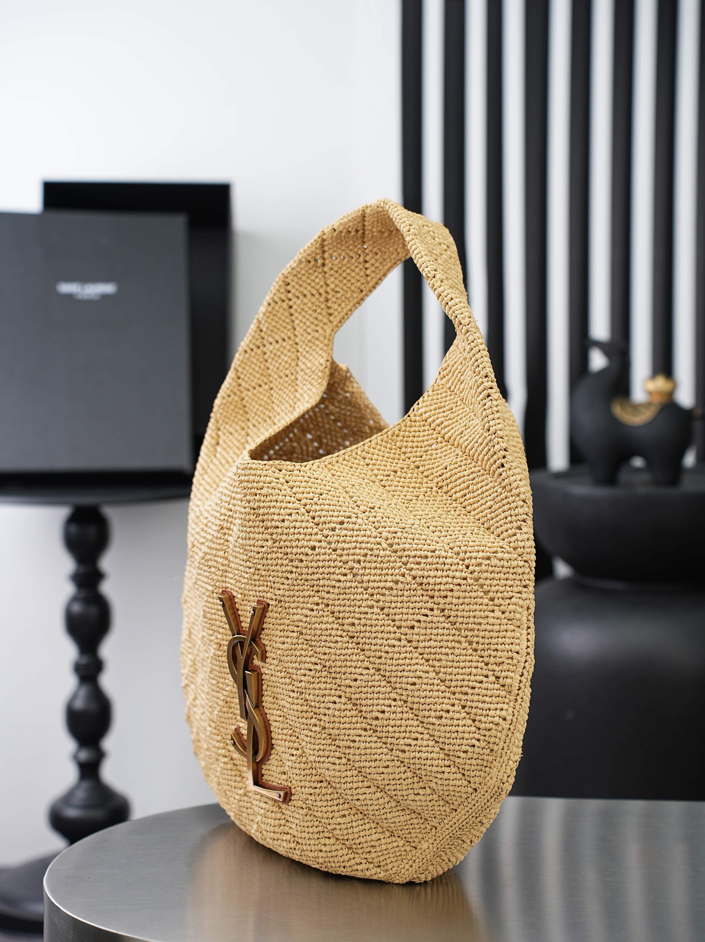 Y*L icare hobo in raffia 30-47x30.5x2-12cm