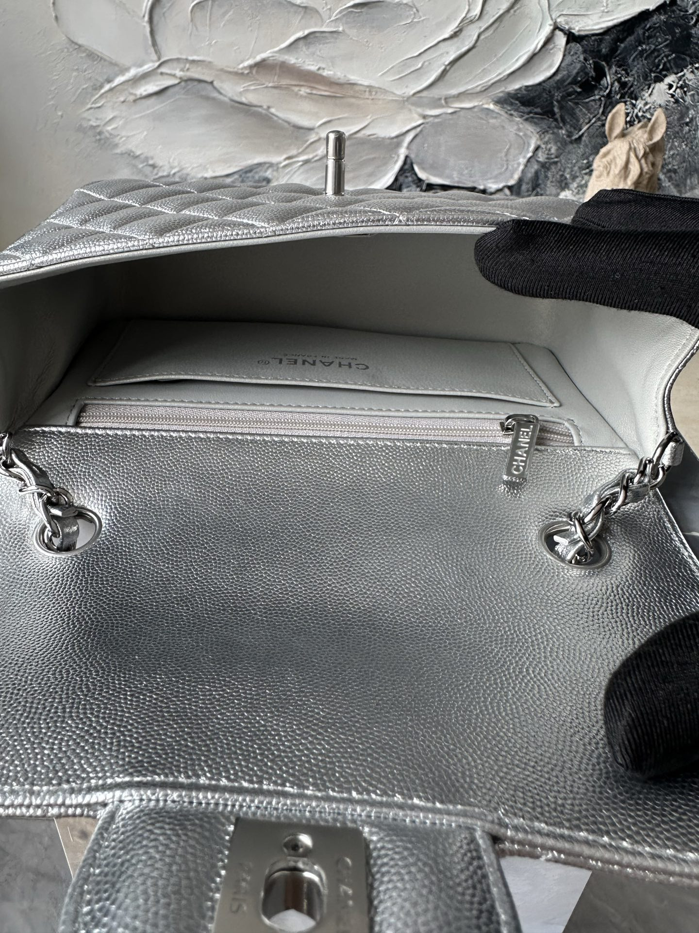 Ch*el flap bag pearlescent silver as1116 20x12x6cm