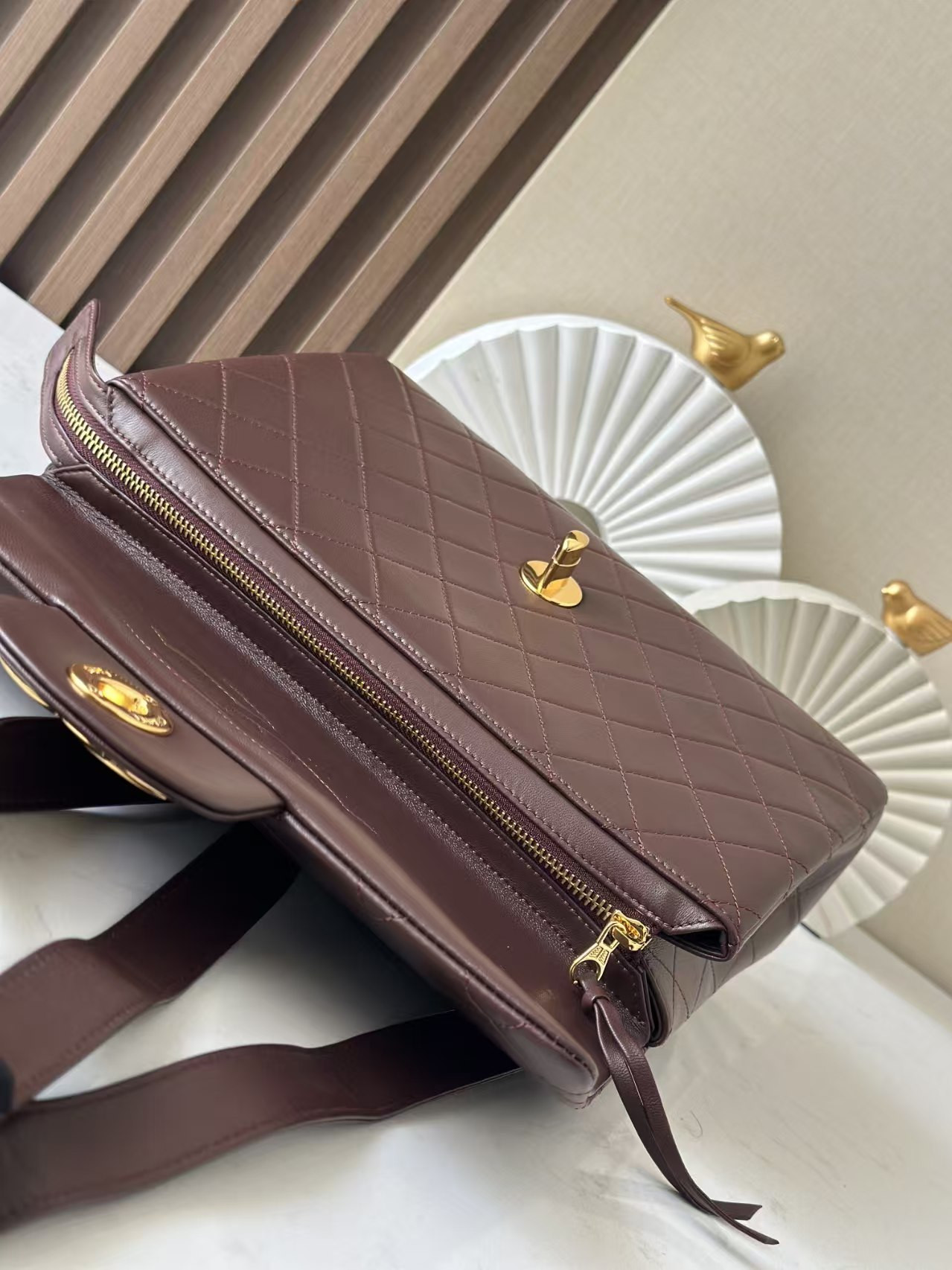 Ch*el flap backpack 30x21x8cm