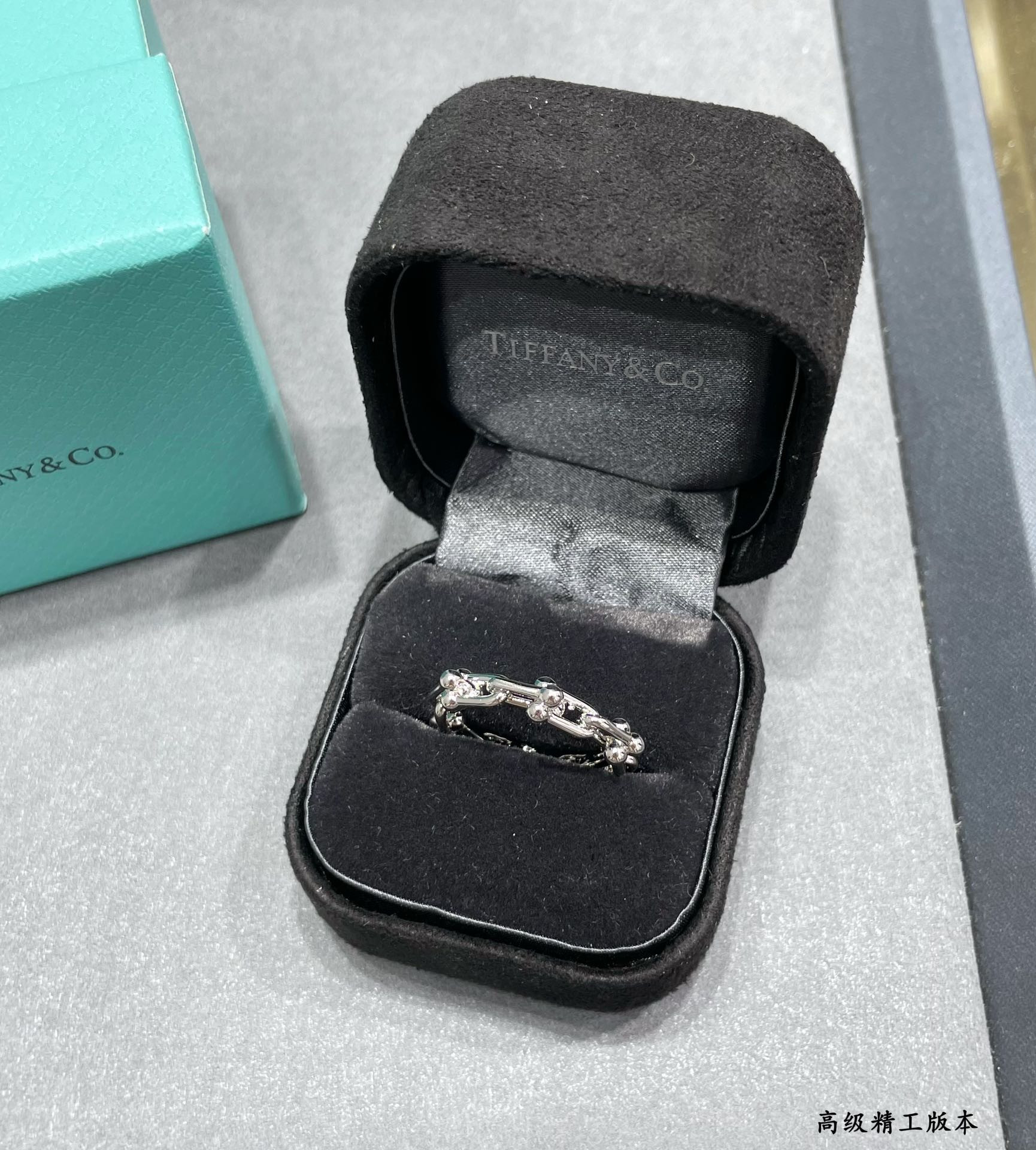 T*f*ny & Co. U-Link Chain Ring