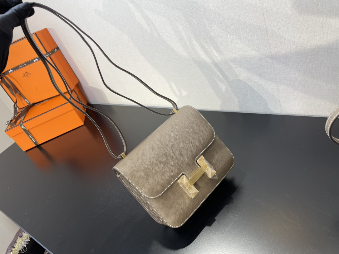 Hermès Constance 19 Epsom Gold Hardware 7.25" x 6.25" x 2.25"