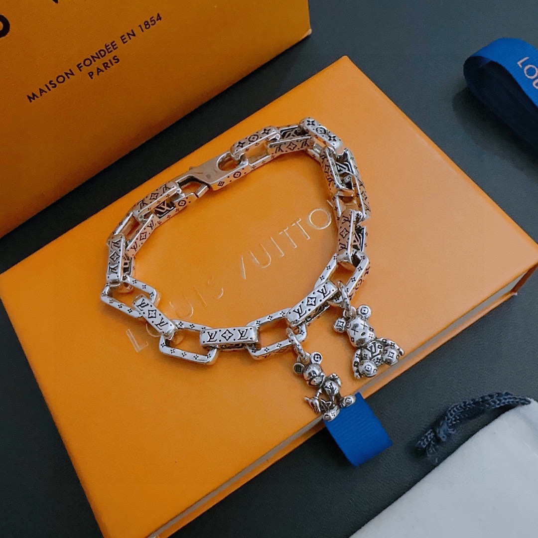 L0*is V*t0n Bracelet