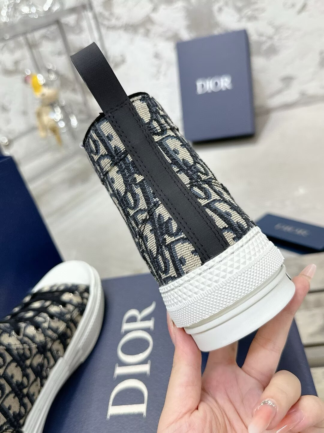 ua D*or sneaker