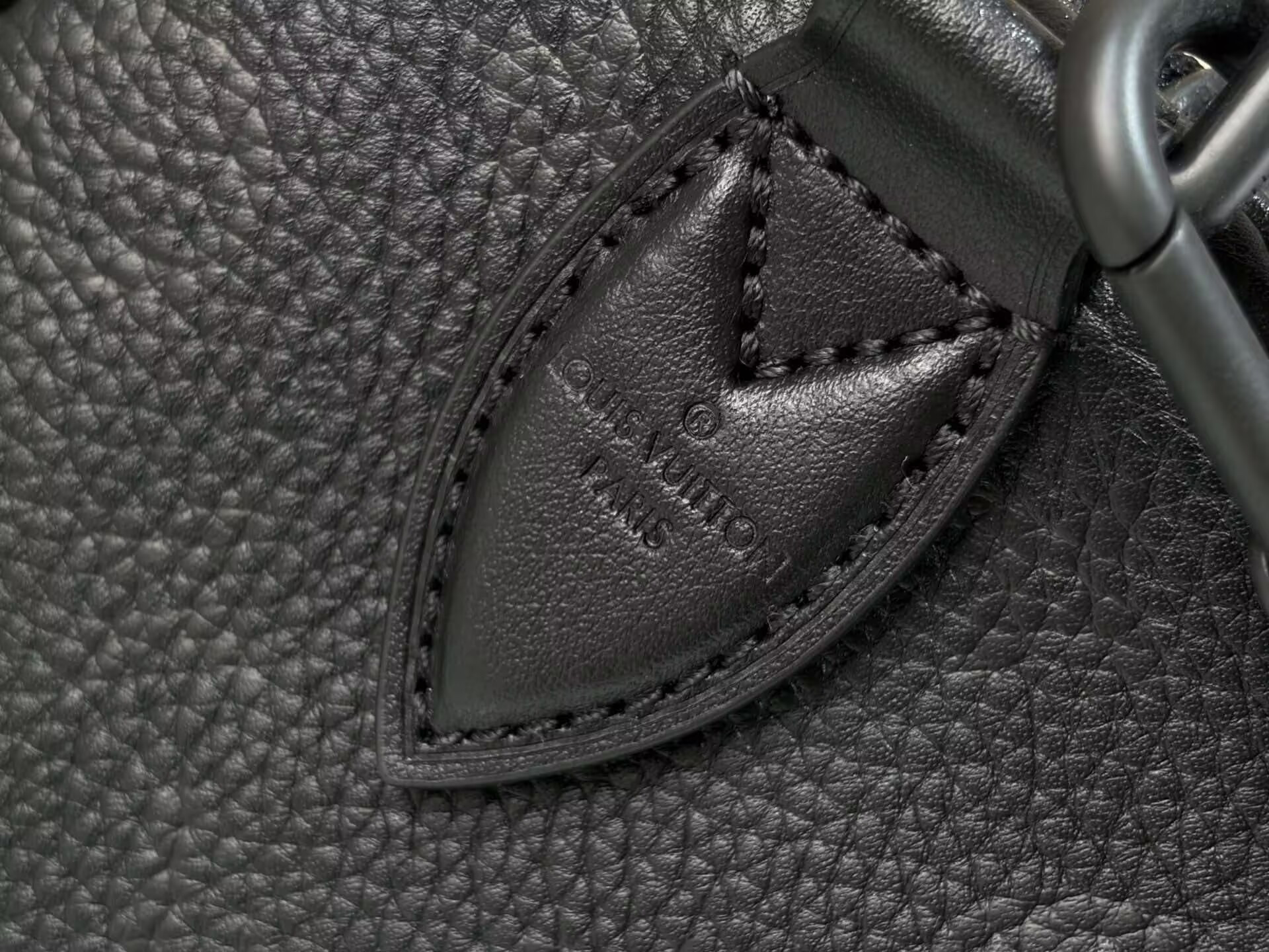 LV Speedy P9 Bandoulière 20 M13904 22x14x17.5cm