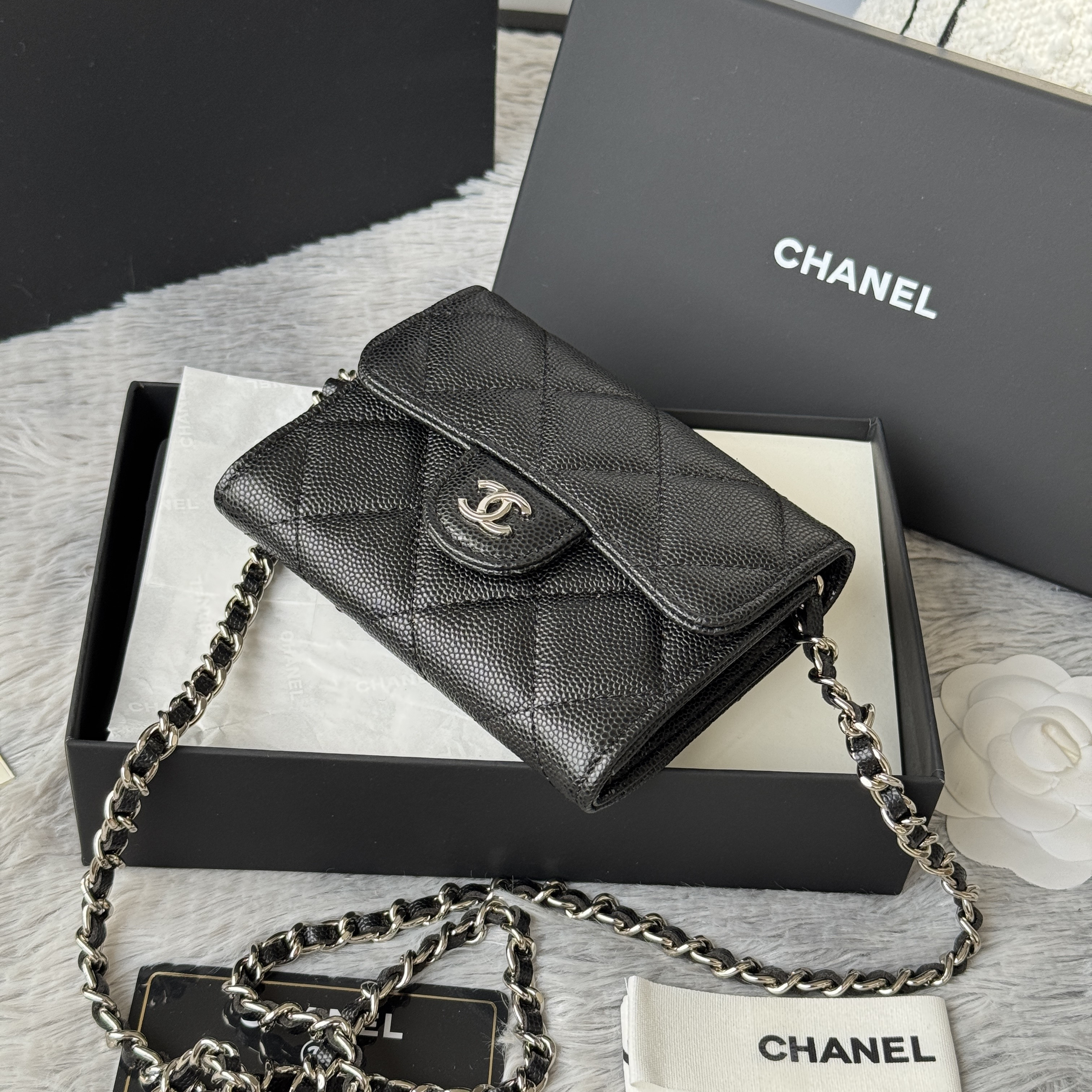 Ch*el wallet on chain 8.5x12.5x2.5cm