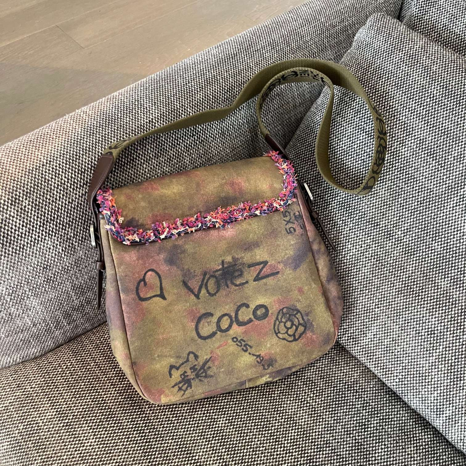 ch*el on the pavements Gr*ffiti messenger bag 30x30cm