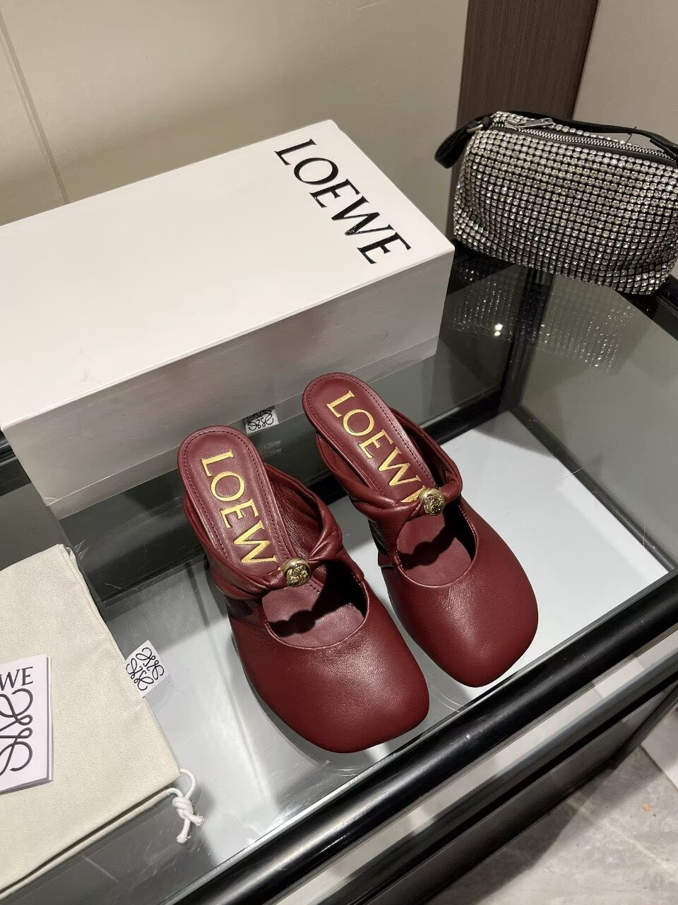 ua L0ew* pebble soft mule