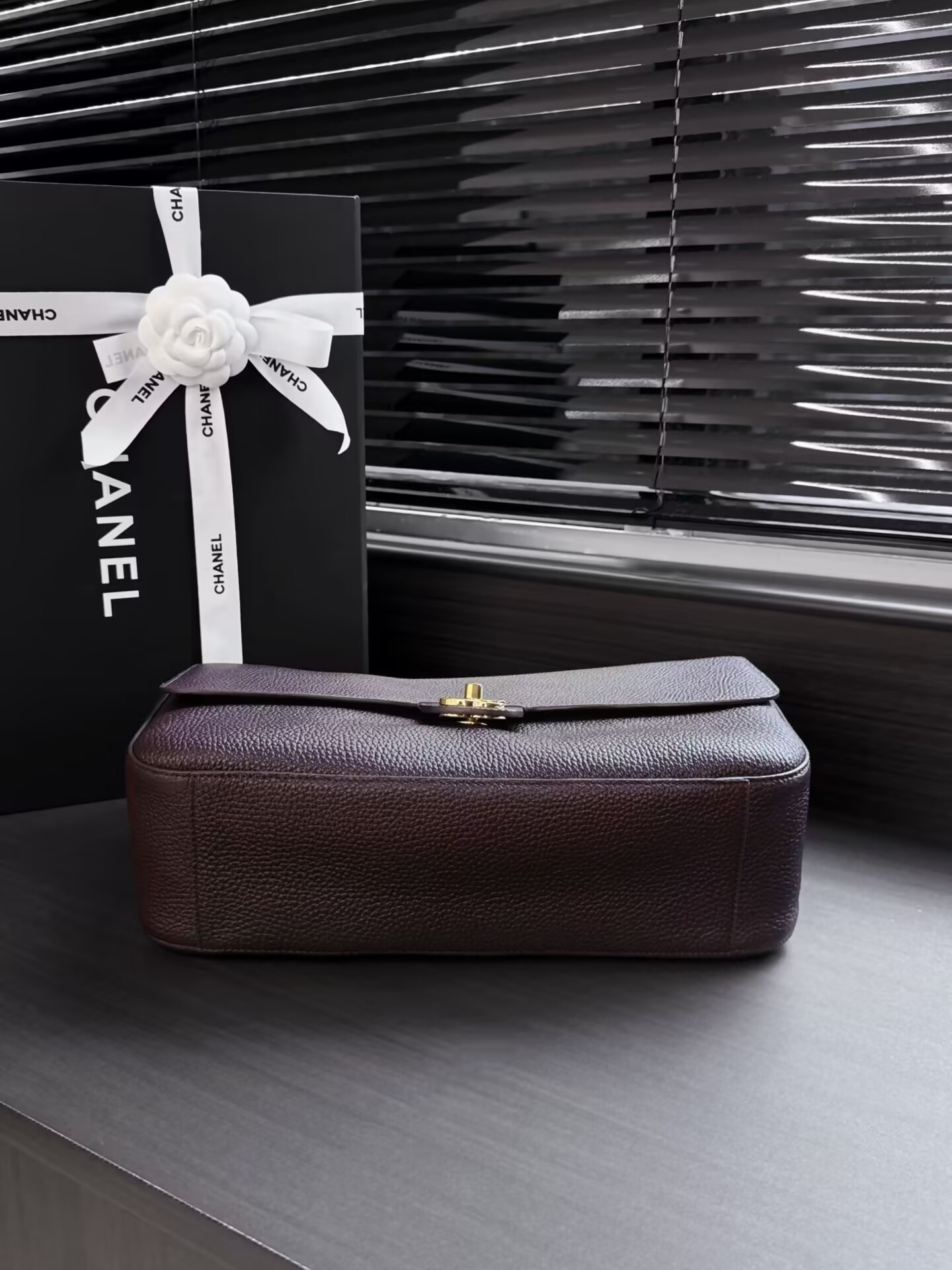 Ch*el maxi flap bag in coffee with gold-tone hardware as6231 19.5x32x10cm