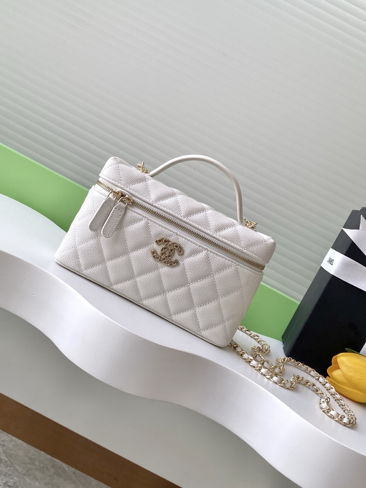 Ch*el Long Vanity With Chain 25C AP4531 17×19.5×5cm