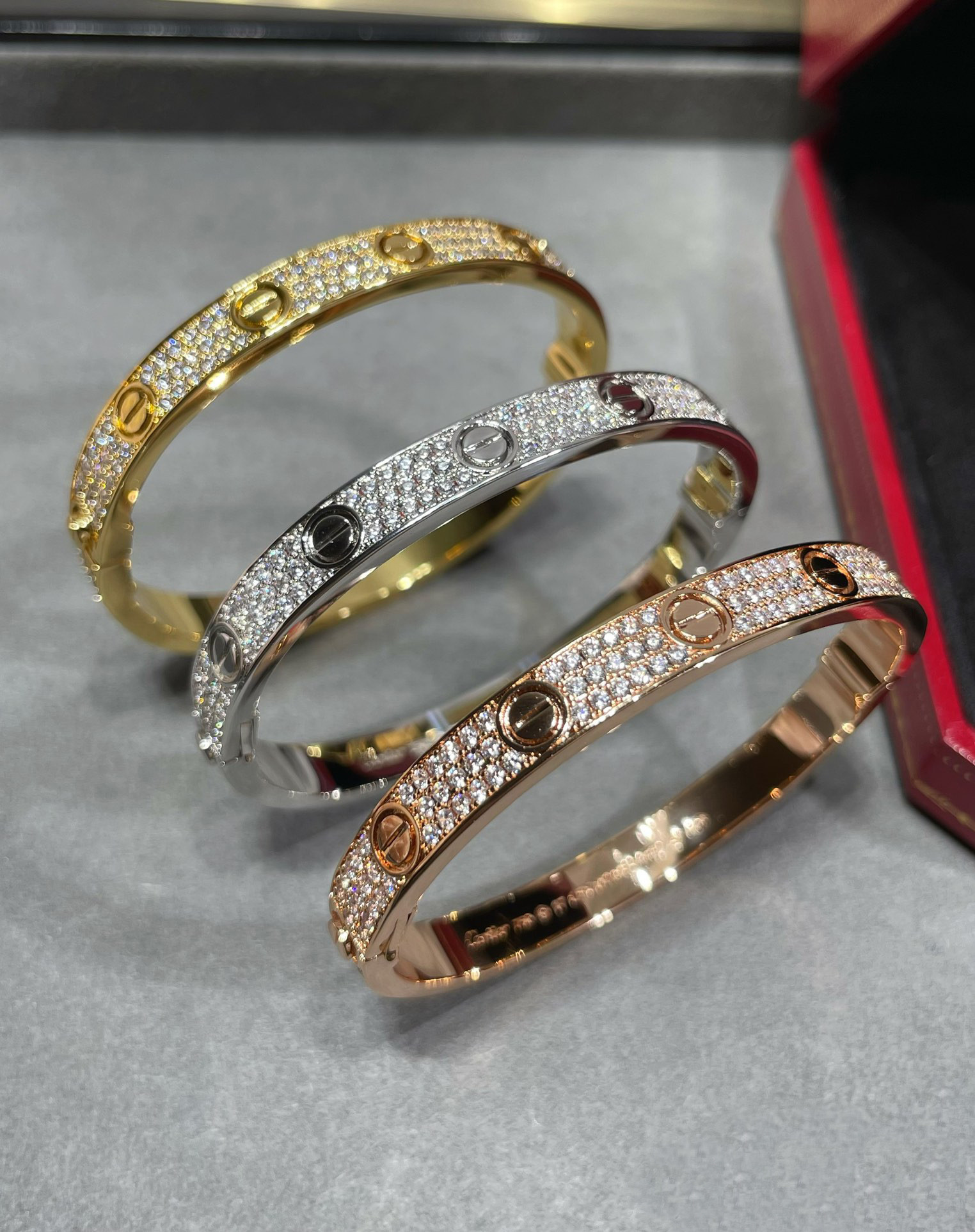 Ca*t*er Wide diamond star Bracelet