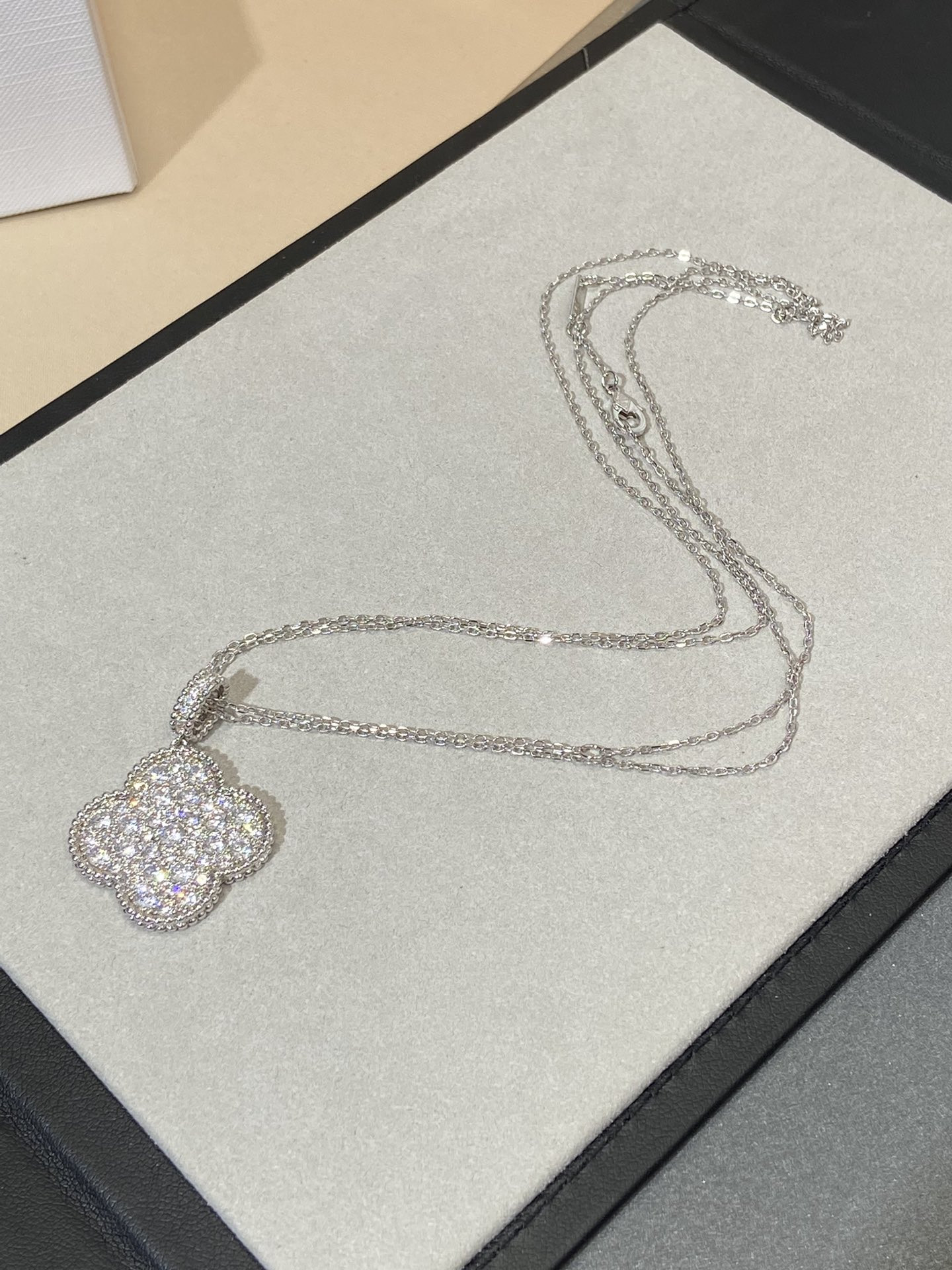 V*N CL*F & Arpels Large Four Leaf Clover Necklace Diameter approx 2.5cm,Chain length approx 80cm