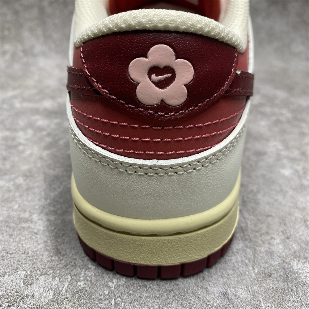 WMNS DUNK LOW