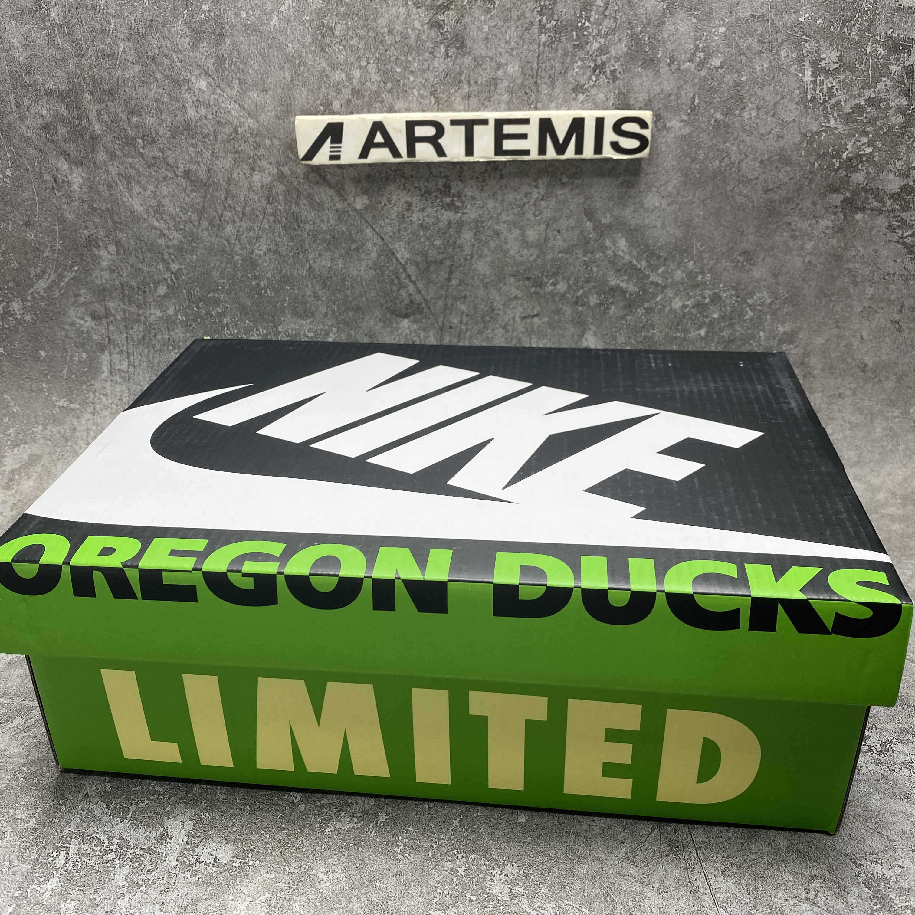 UA Nike Air Max 1
