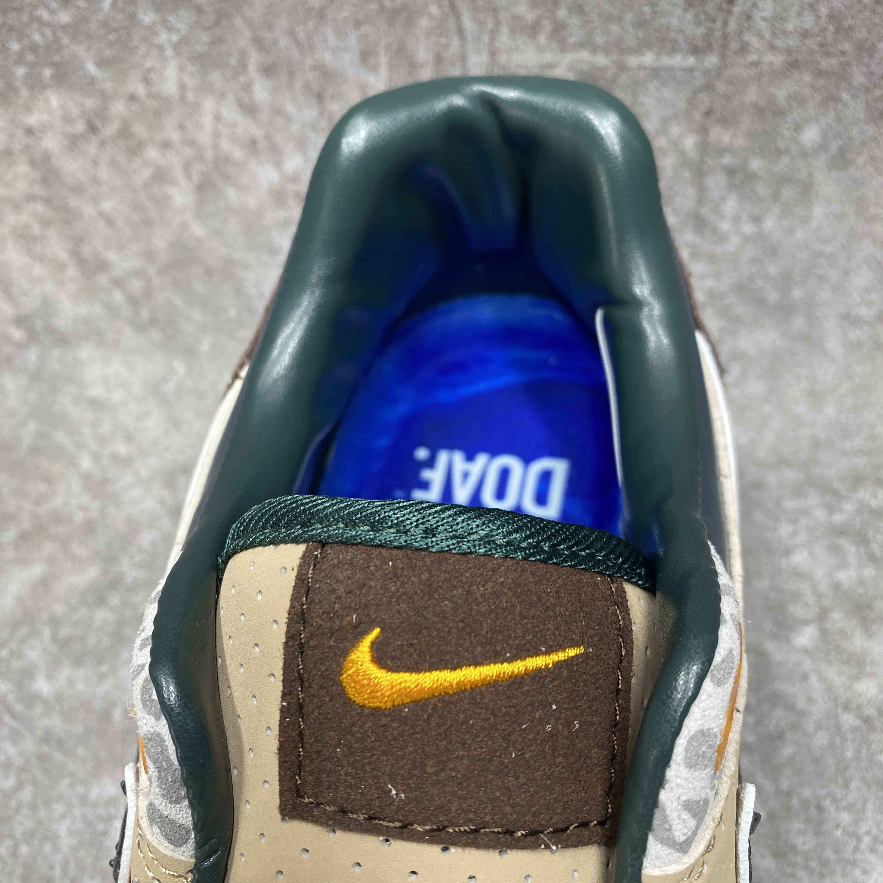 UA Nike Air Max 1