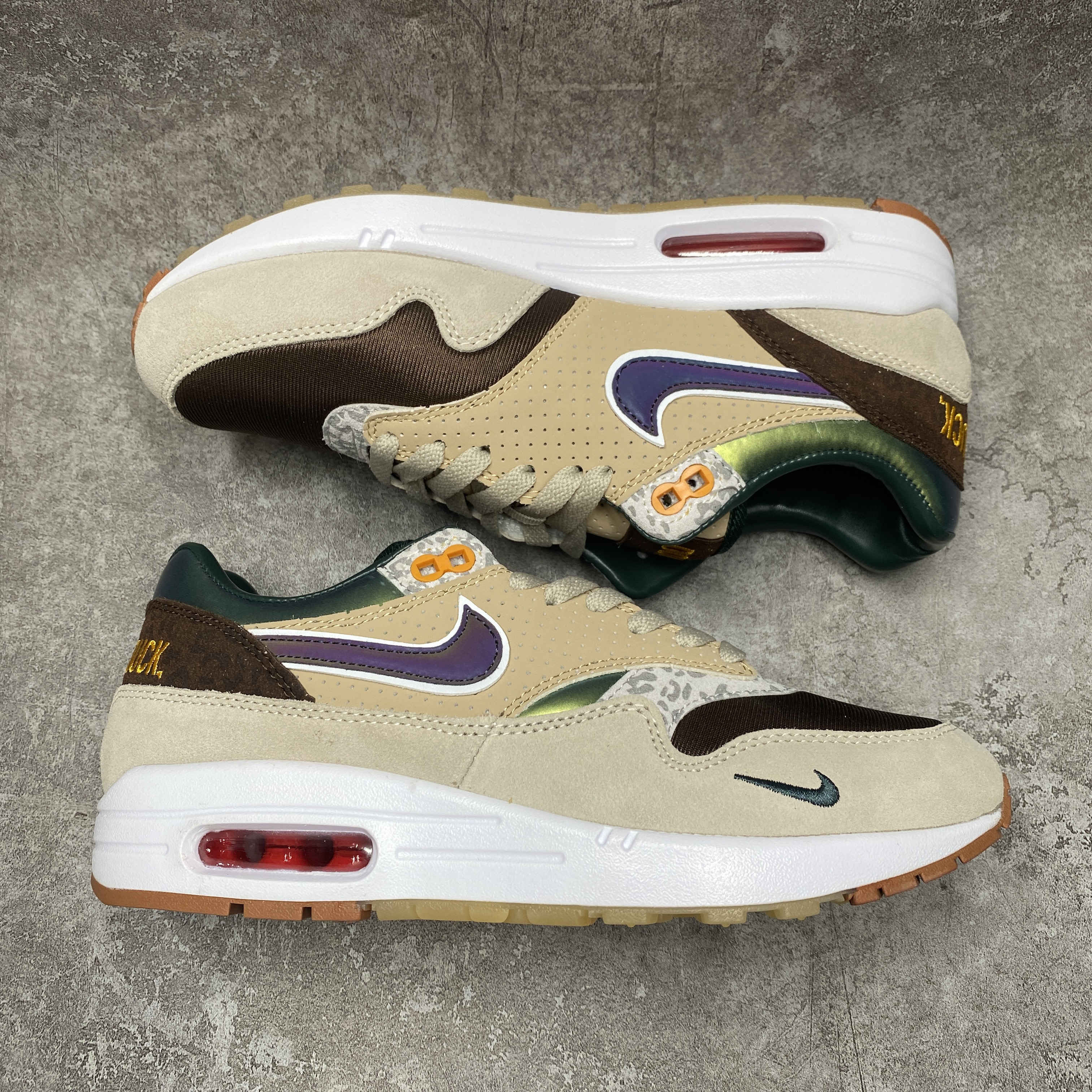 UA Nike Air Max 1